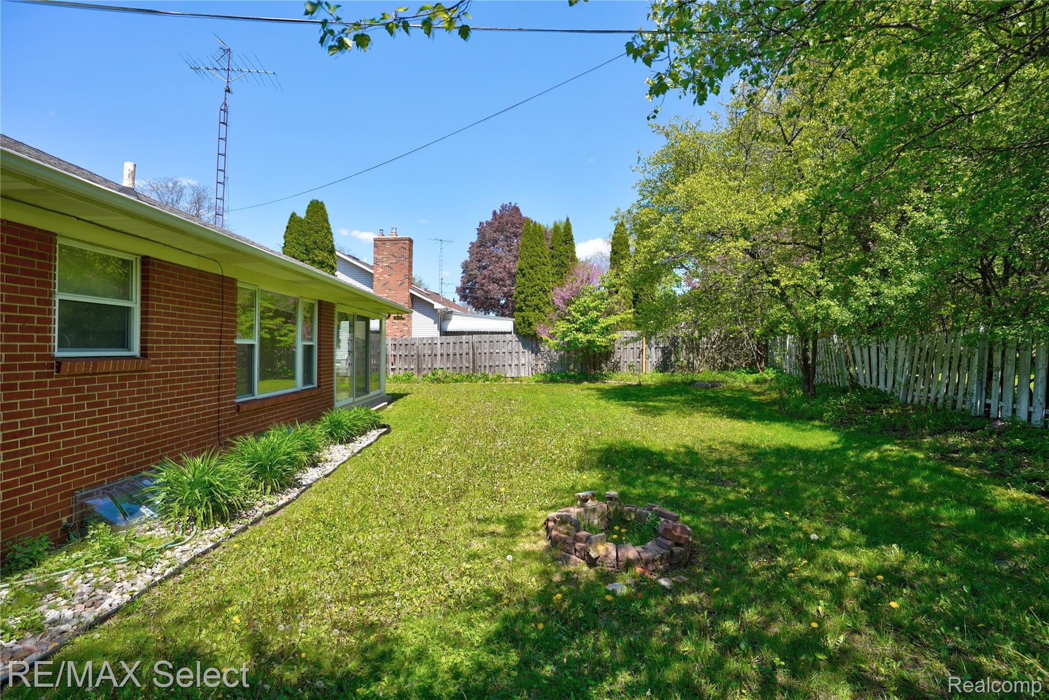 3441 Hawthorne Drive