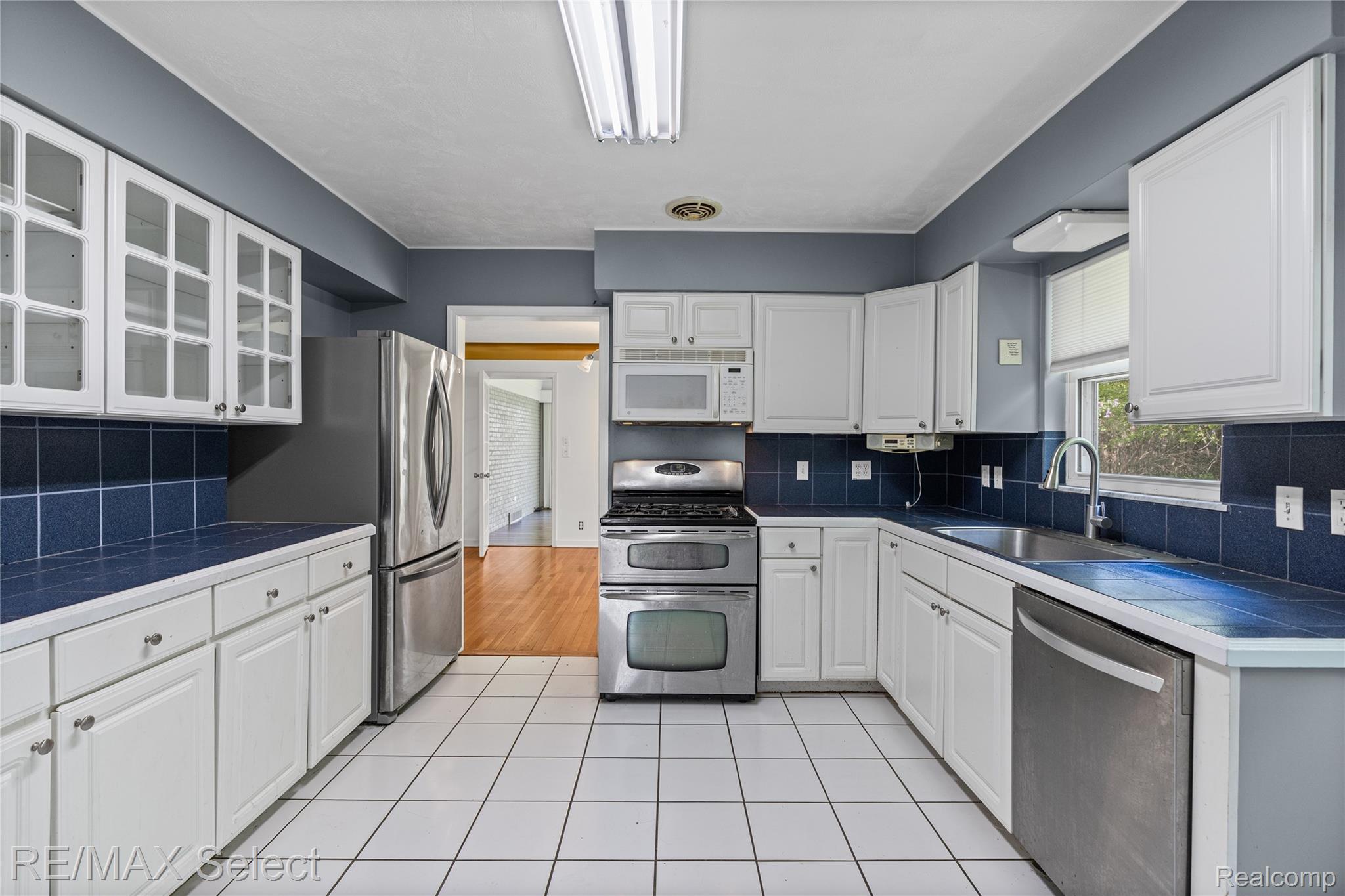 3441 Hawthorne Drive