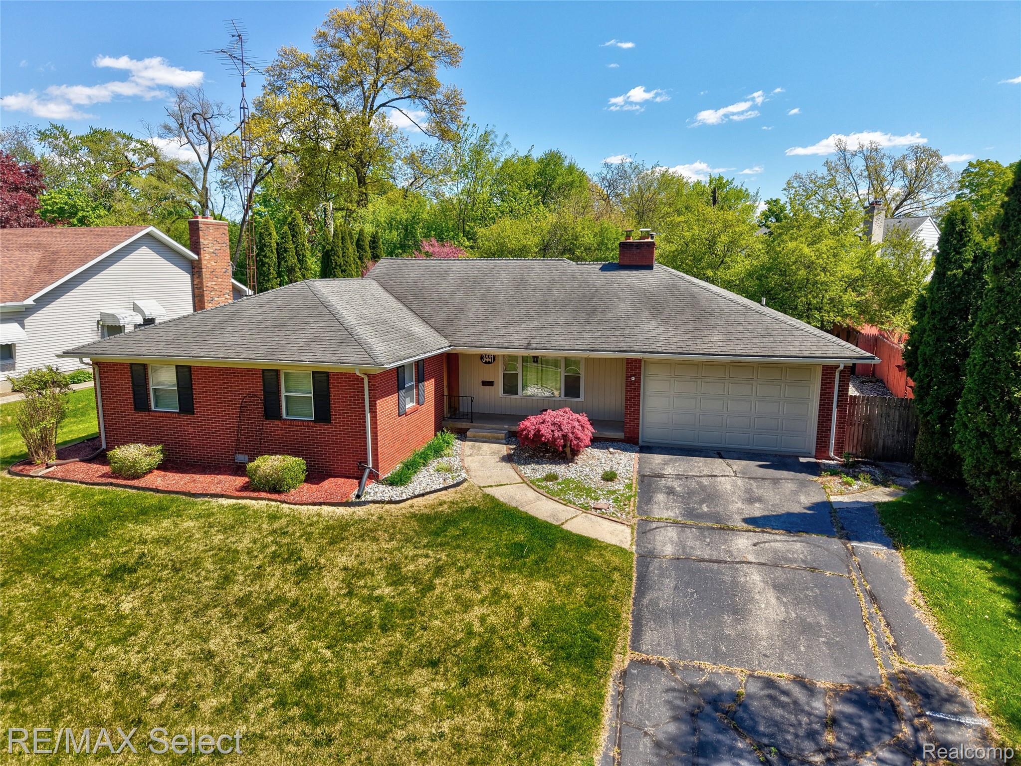 3441 Hawthorne Drive