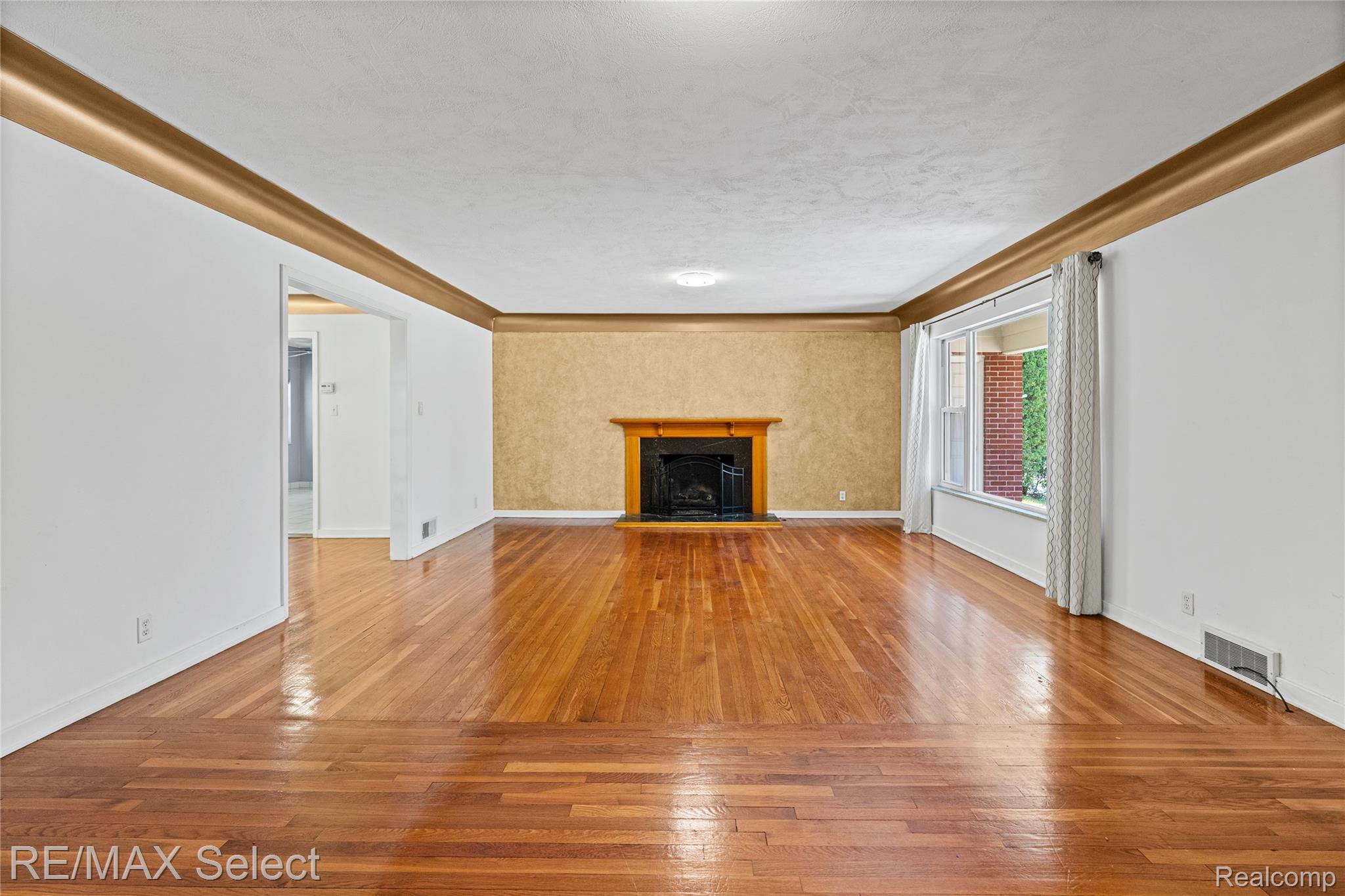3441 Hawthorne Drive
