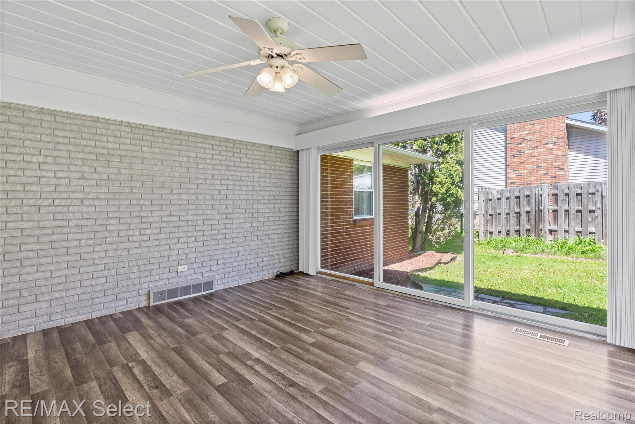 3441 Hawthorne Drive