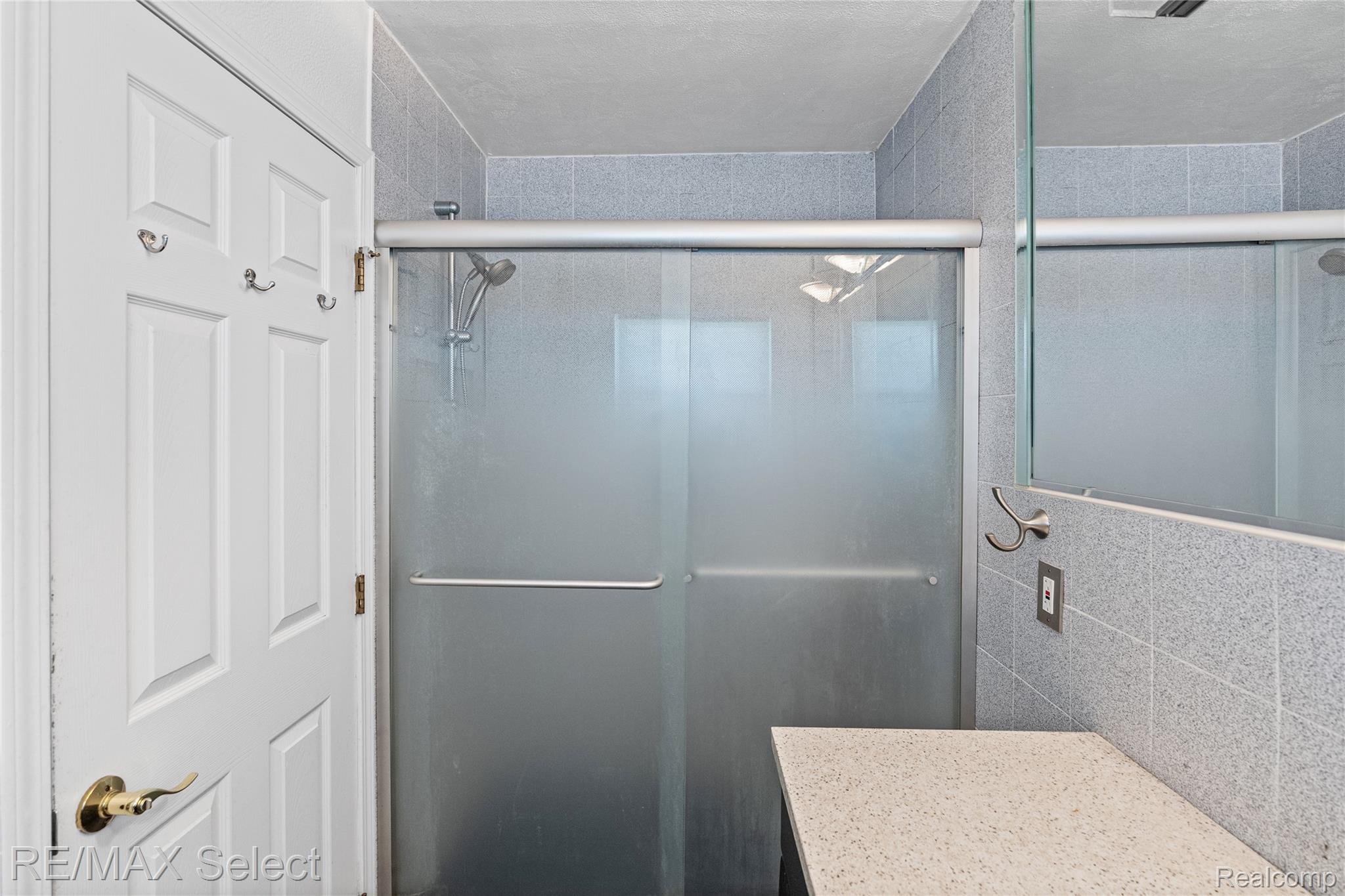 3441 Hawthorne Drive
