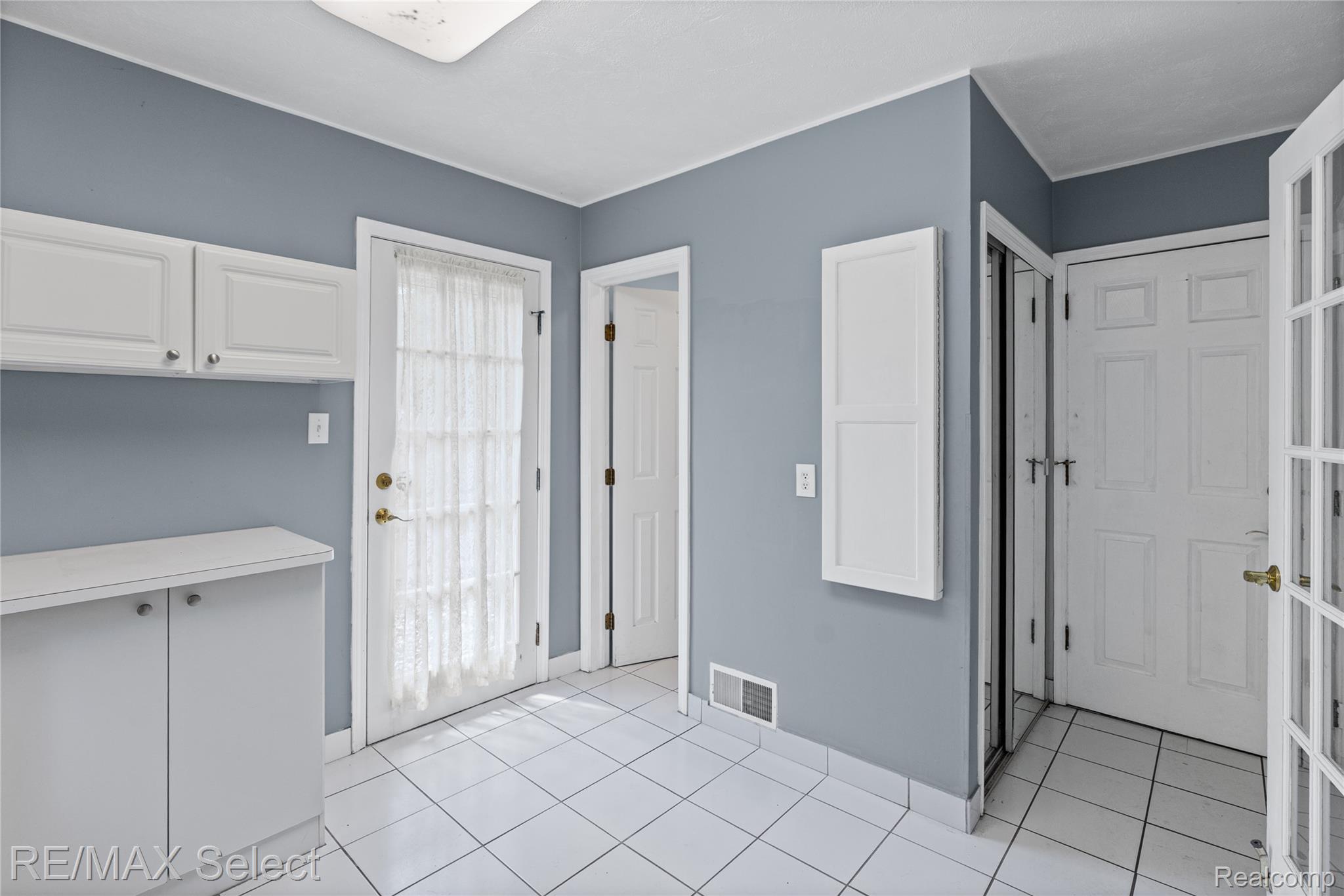 3441 Hawthorne Drive