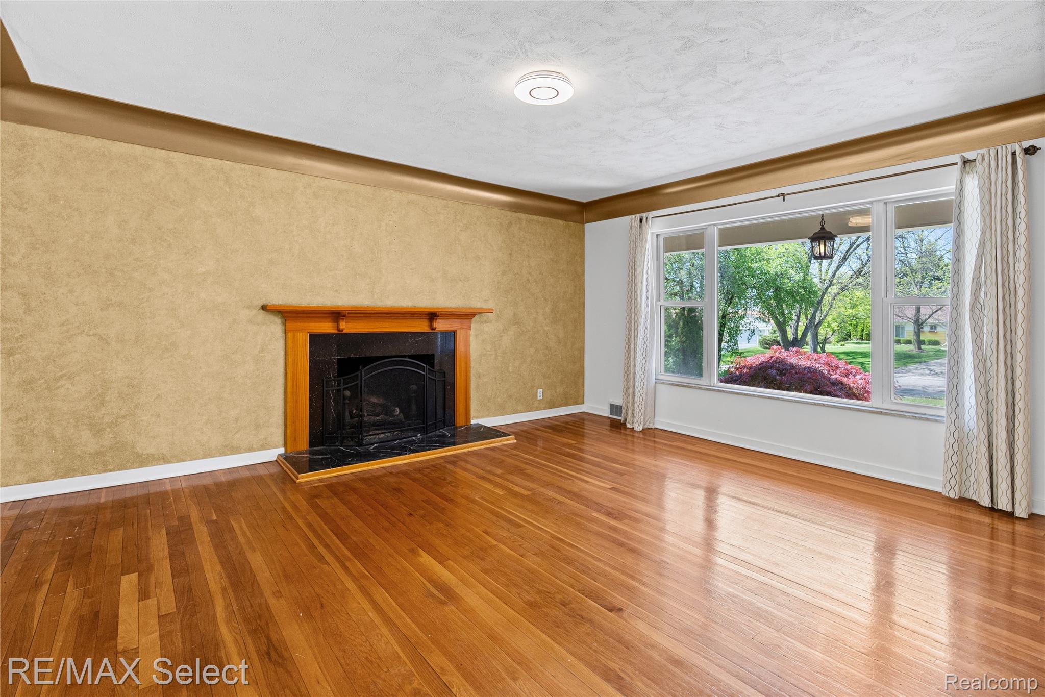 3441 Hawthorne Drive