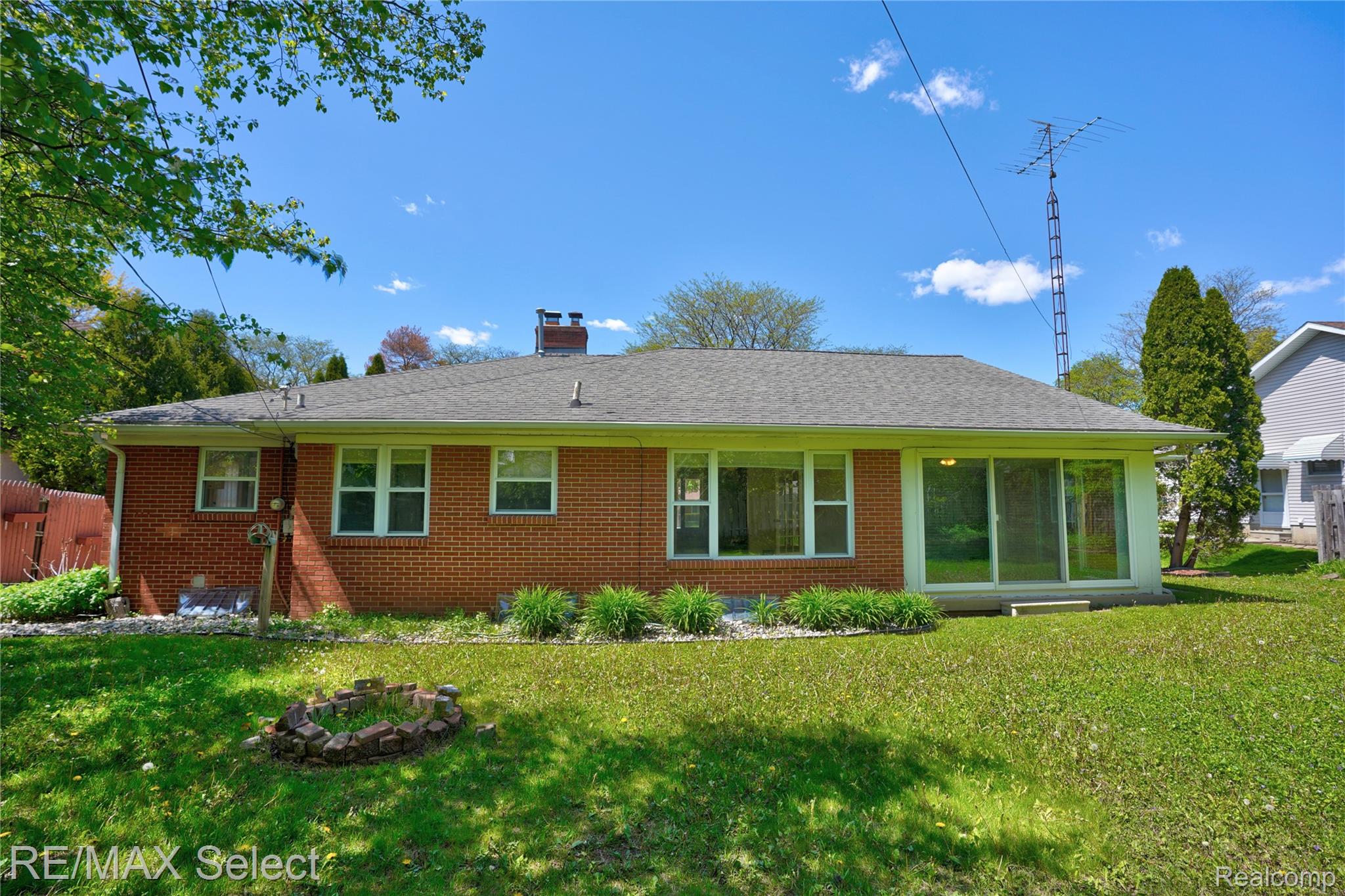 3441 Hawthorne Drive
