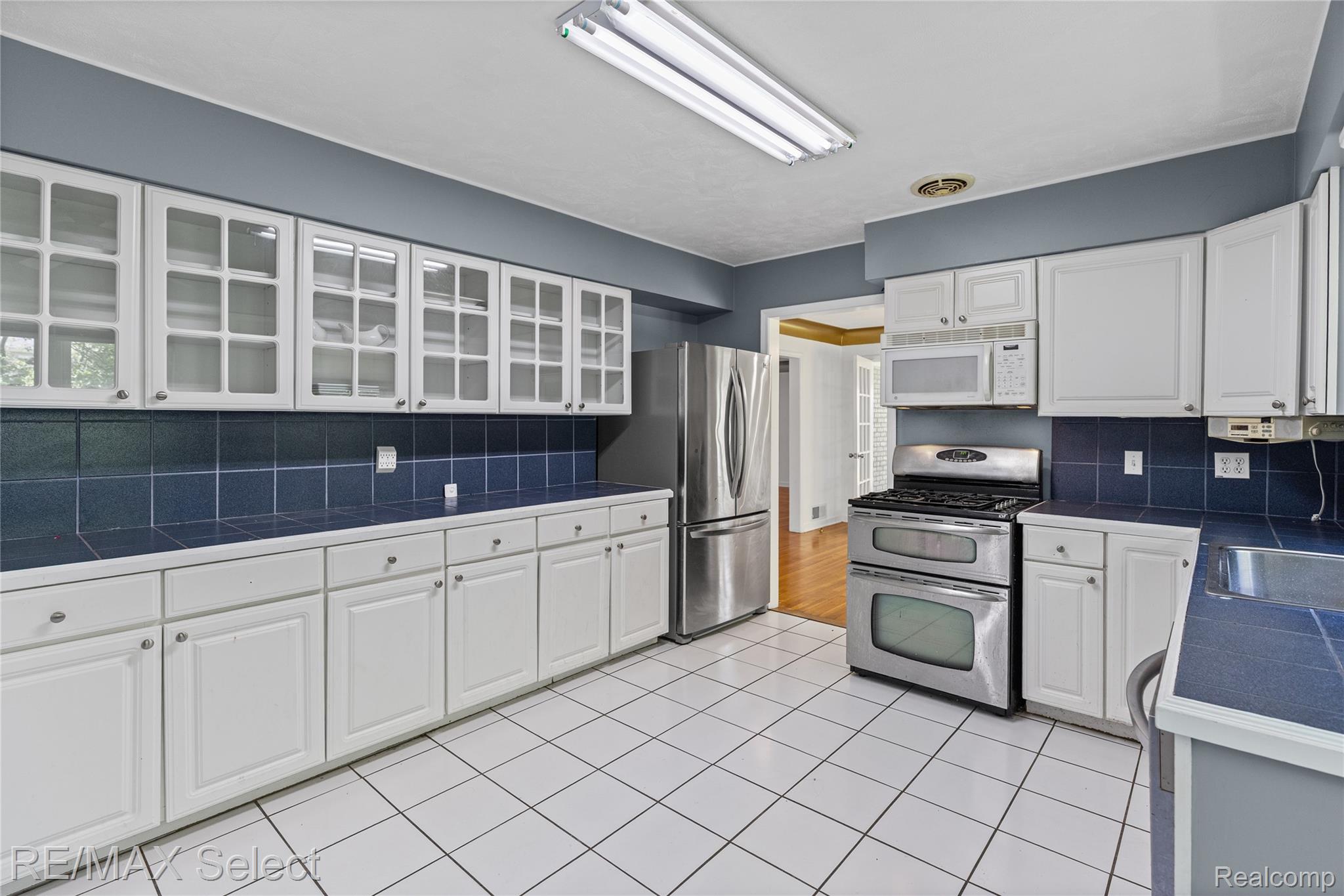 3441 Hawthorne Drive