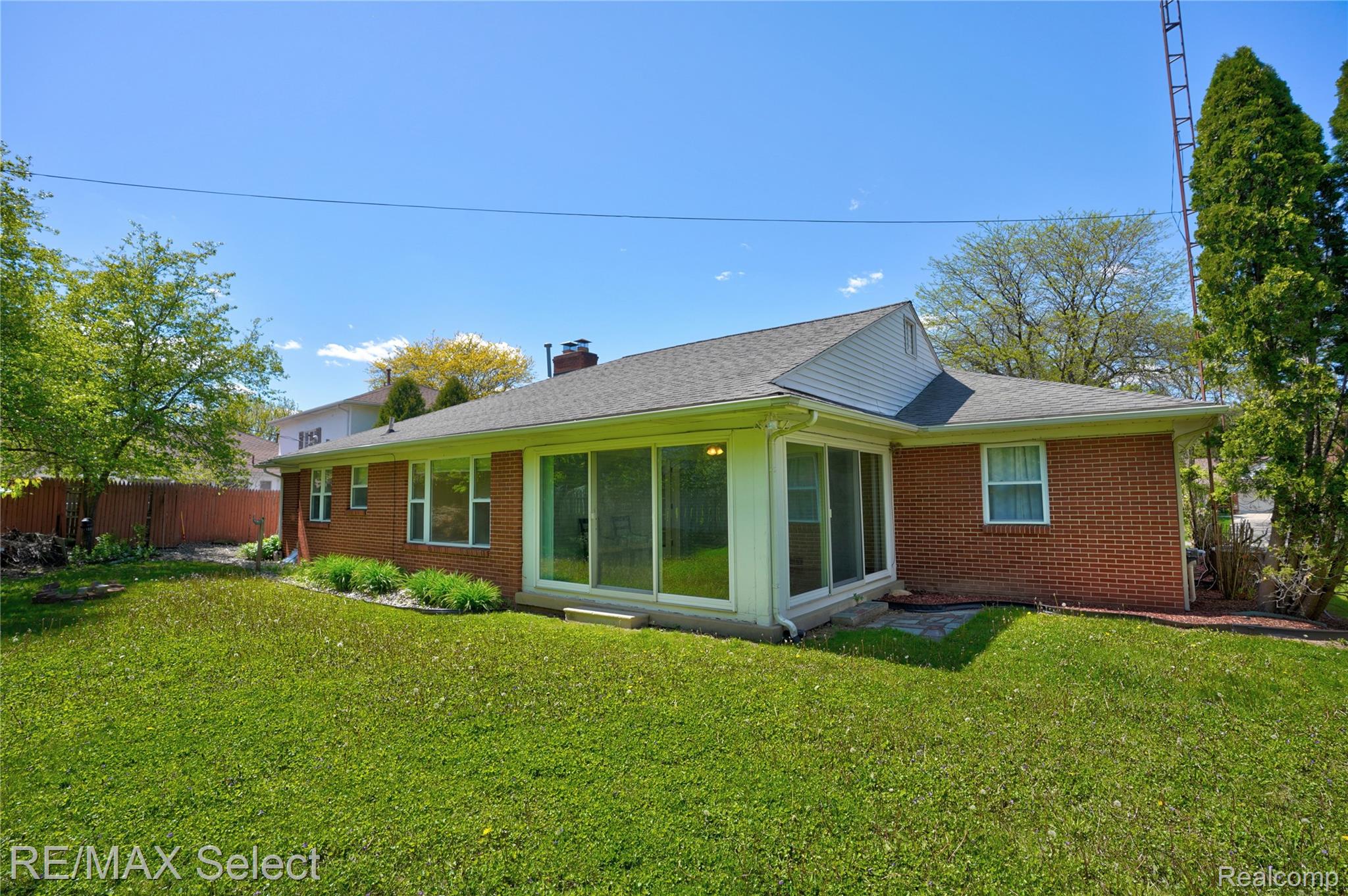 3441 Hawthorne Drive