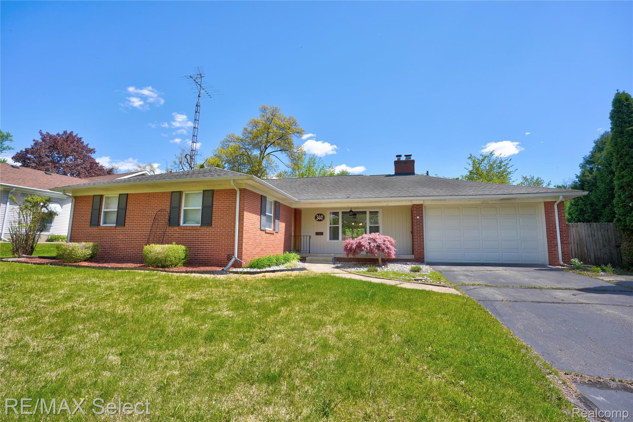 3441 Hawthorne Drive