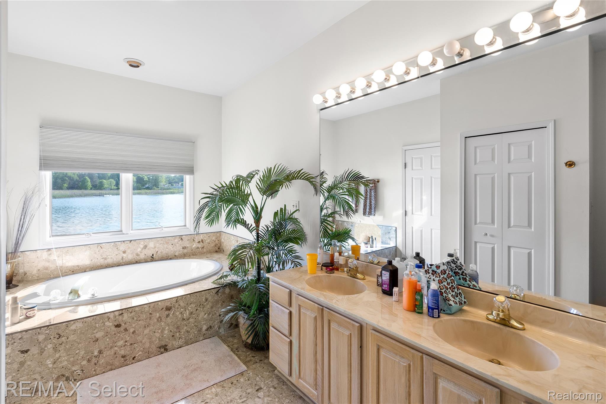 13154 Lake Shore Drive