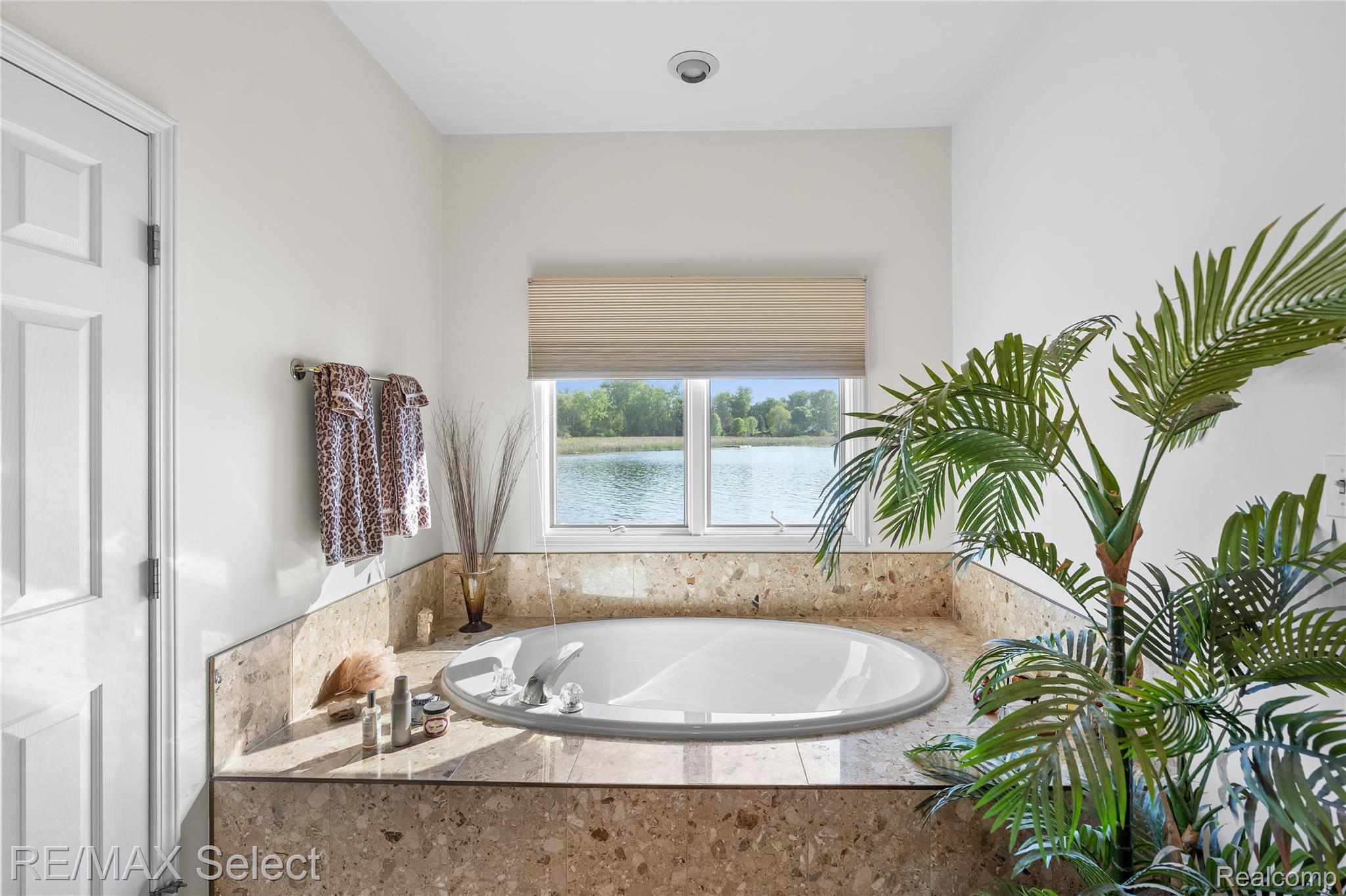 13154 Lake Shore Drive