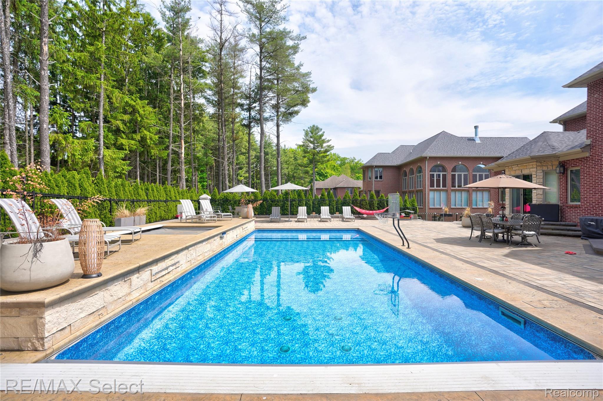3334 Creekview Drive