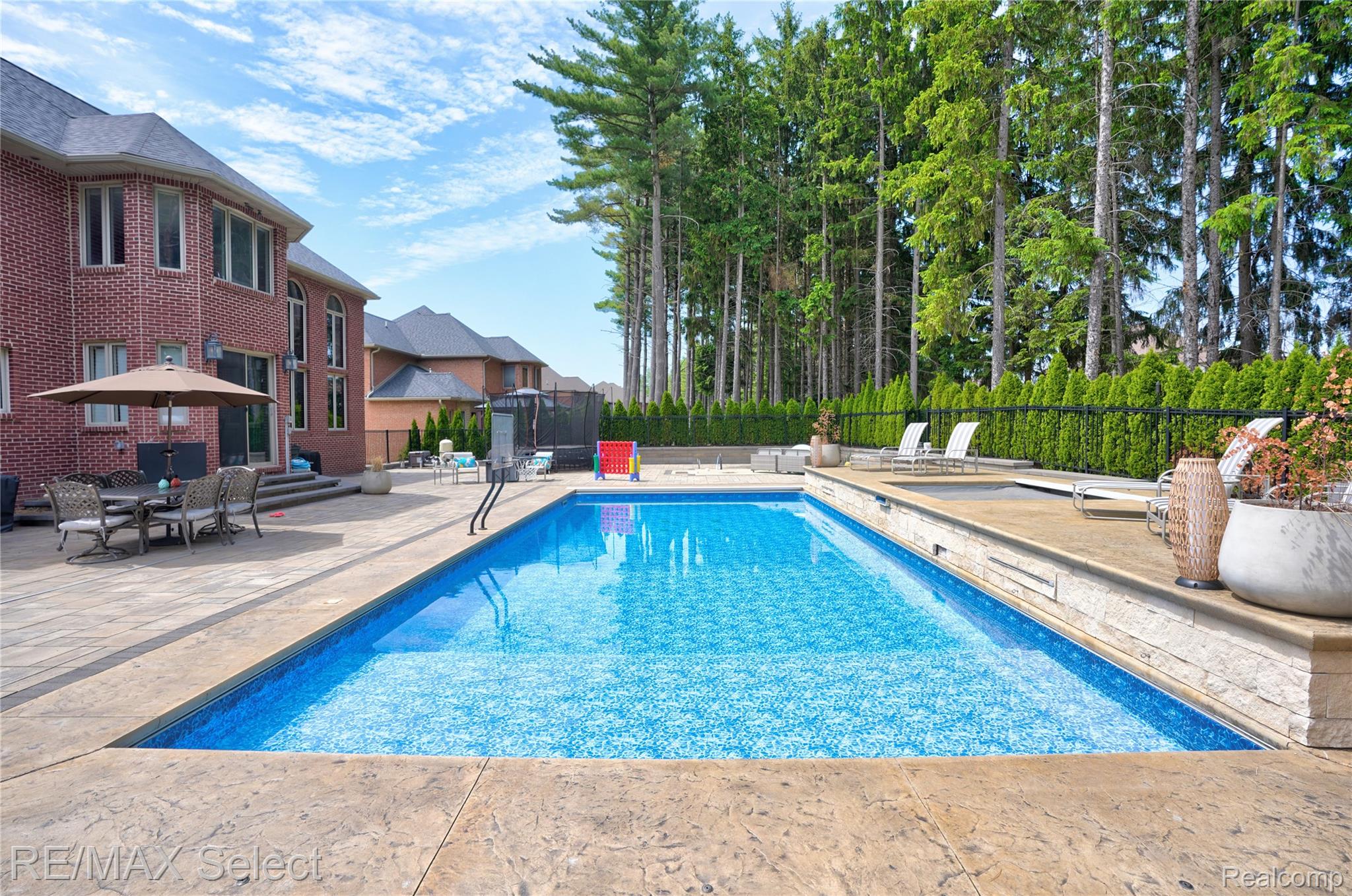 3334 Creekview Drive