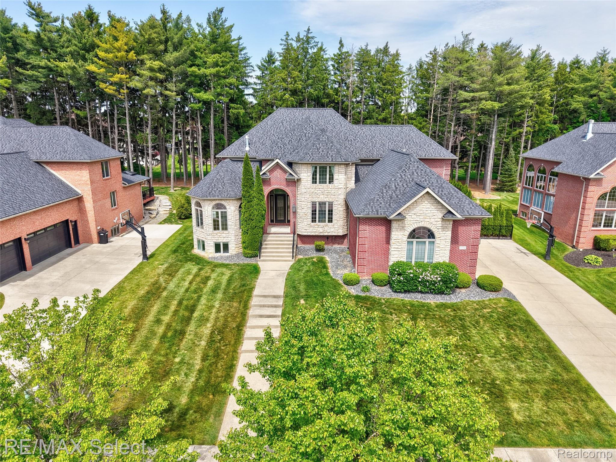 3334 Creekview Drive