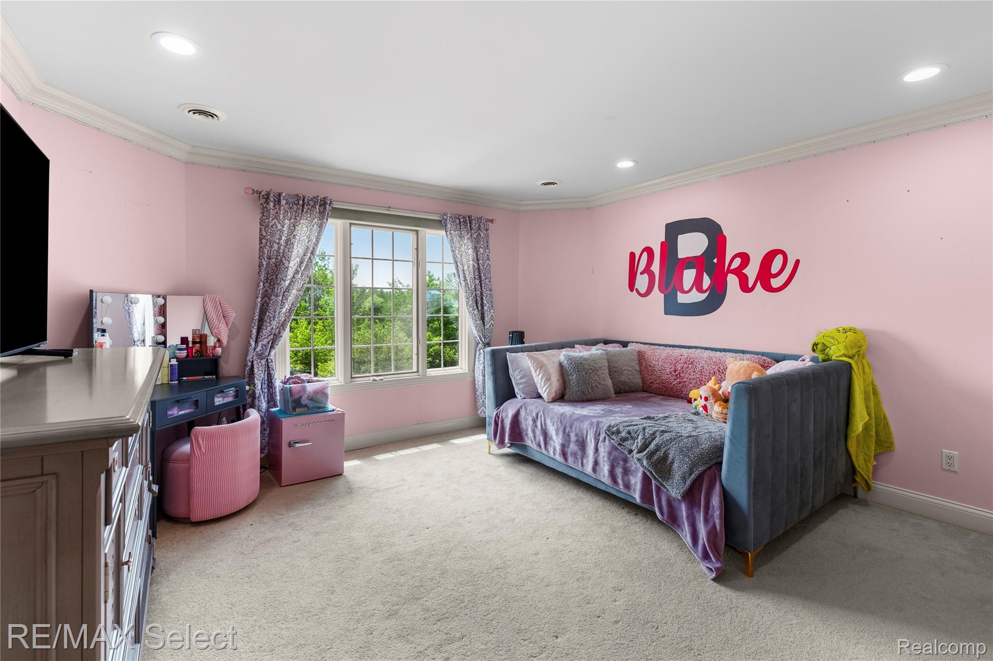 3334 Creekview Drive