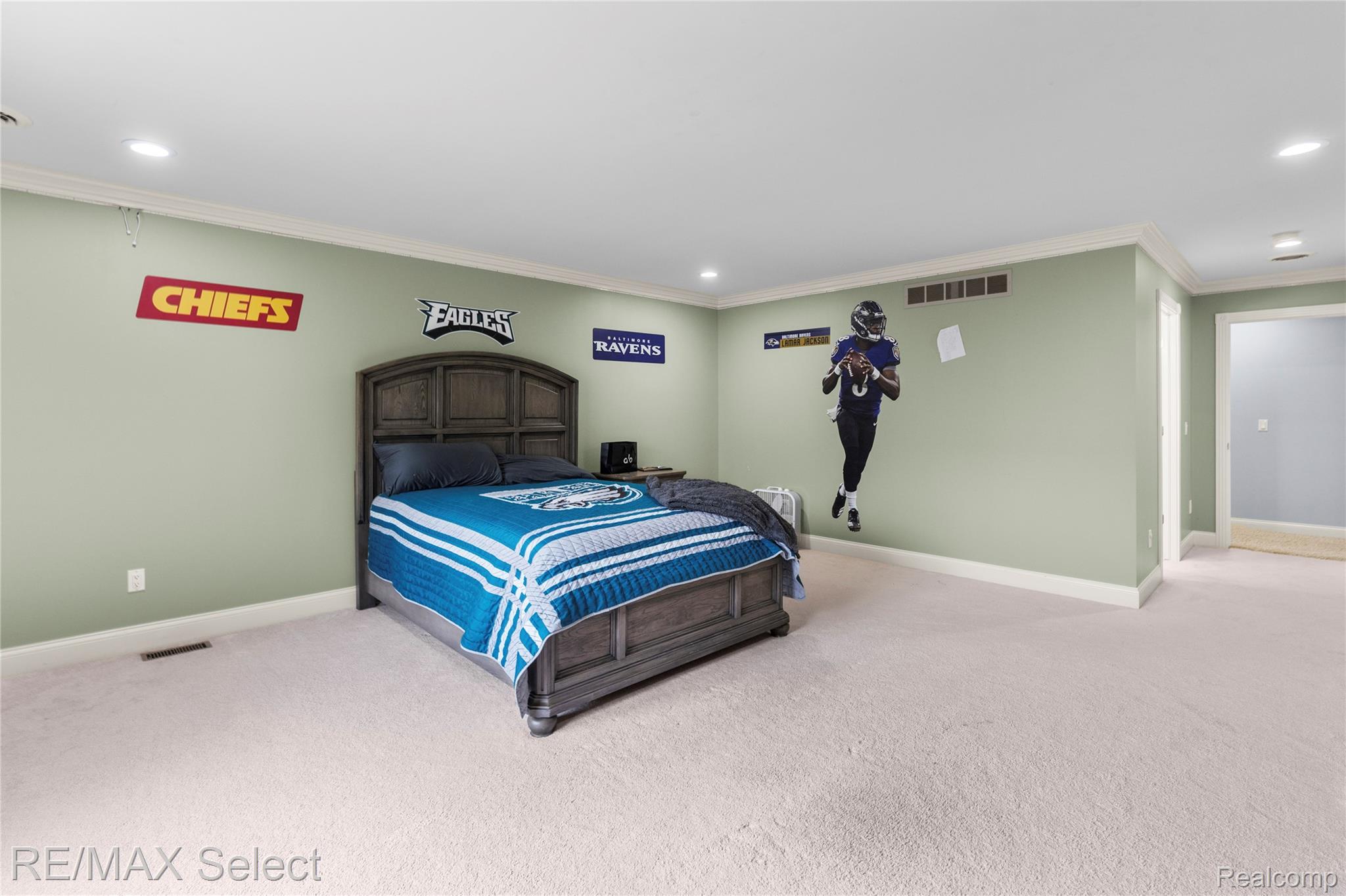 3334 Creekview Drive
