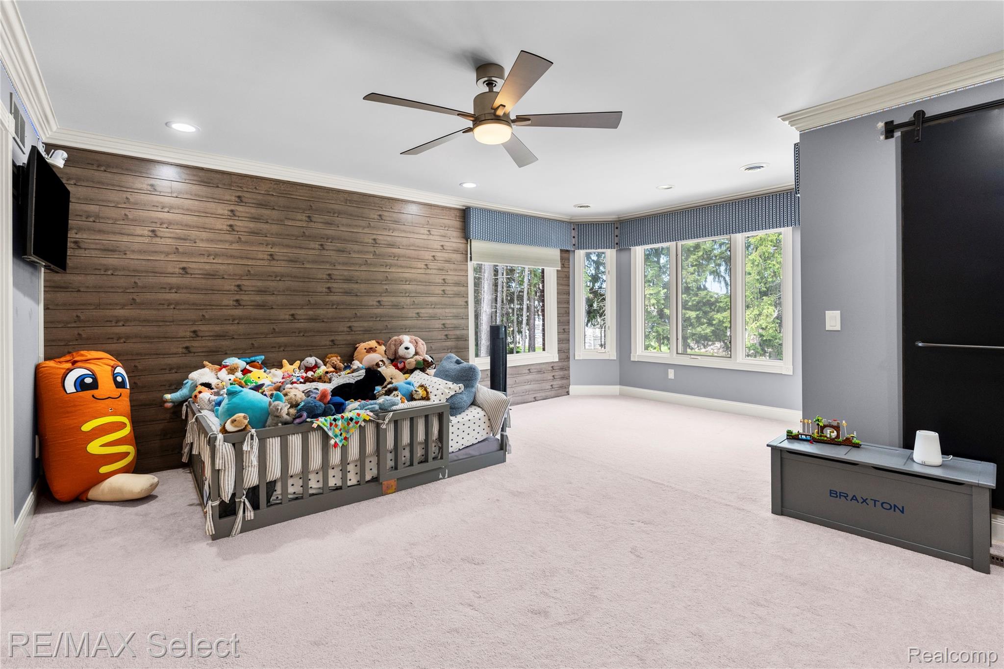 3334 Creekview Drive