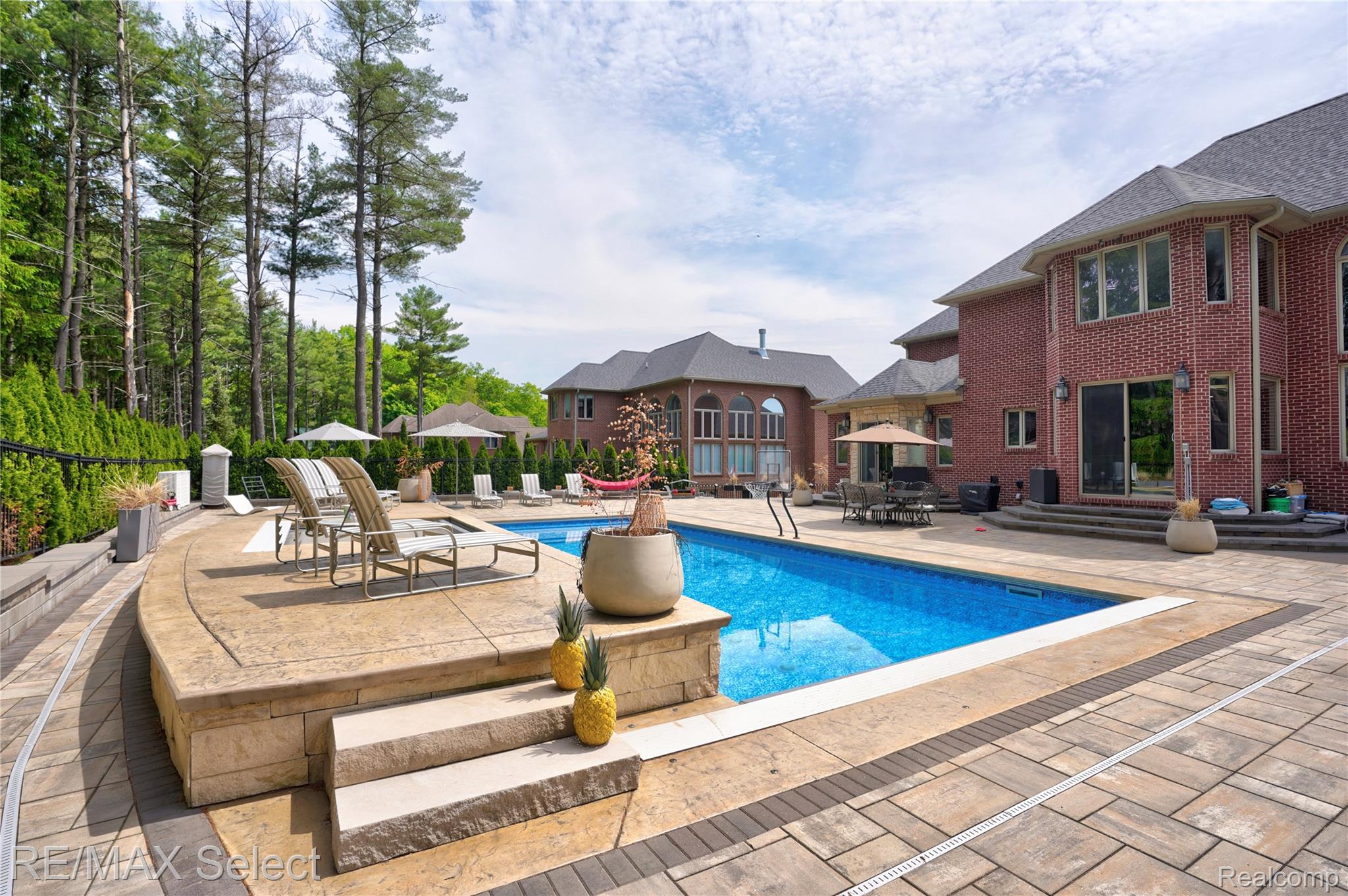 3334 Creekview Drive