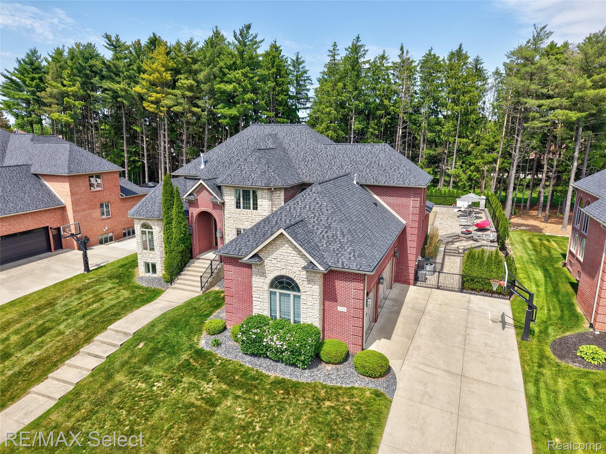 3334 Creekview Drive