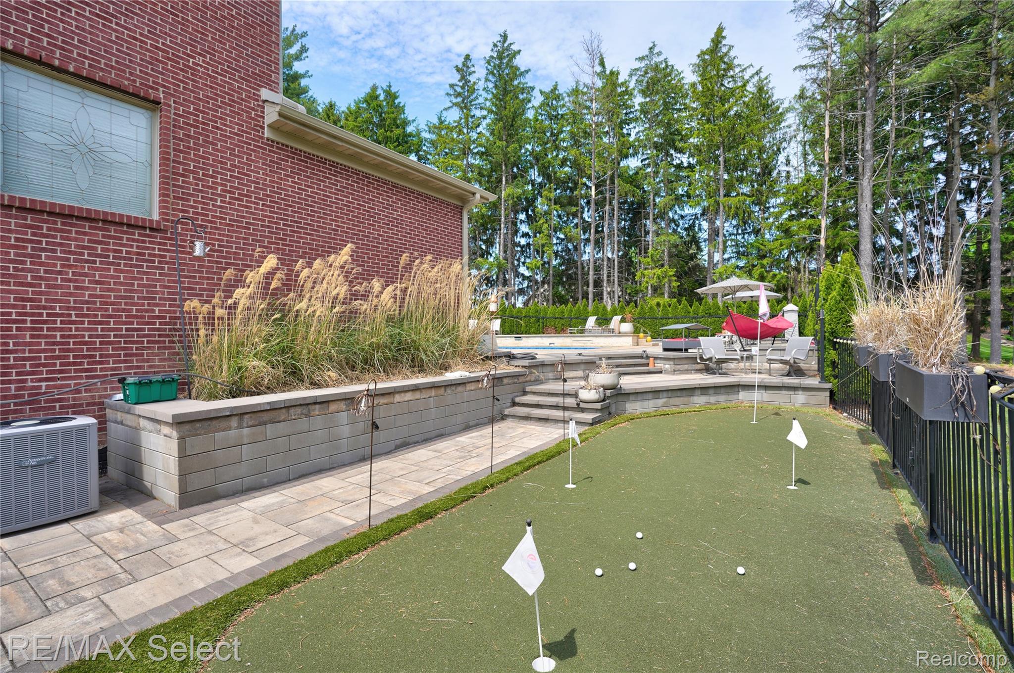 3334 Creekview Drive