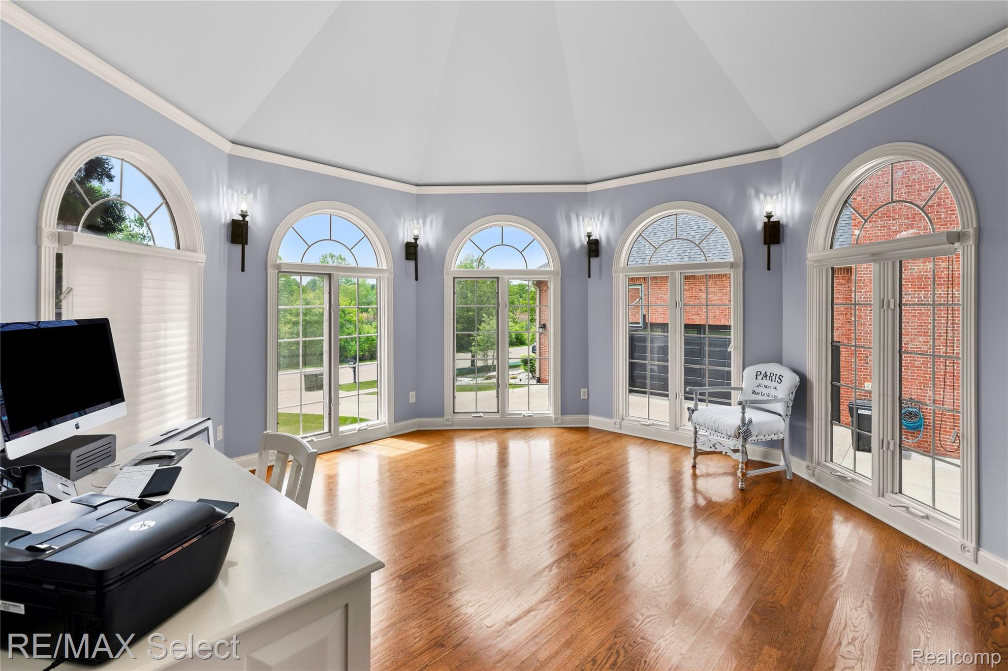3334 Creekview Drive