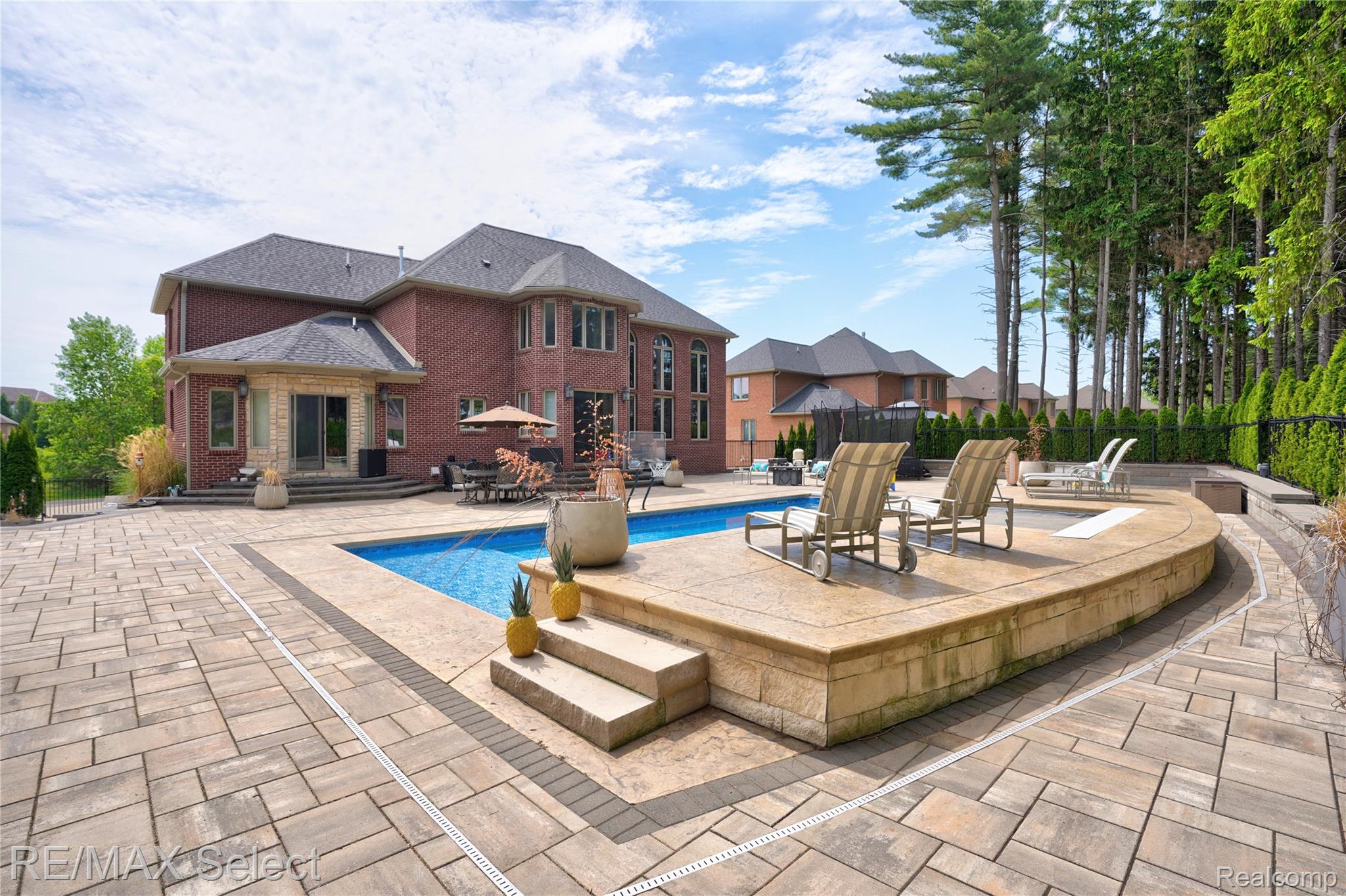 3334 Creekview Drive