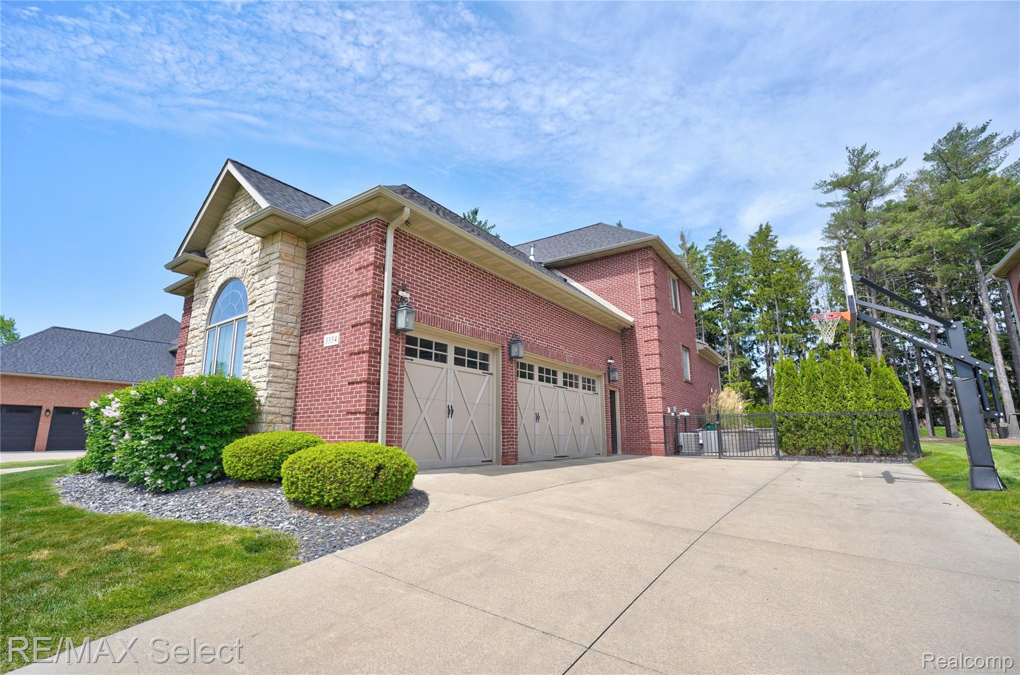 3334 Creekview Drive