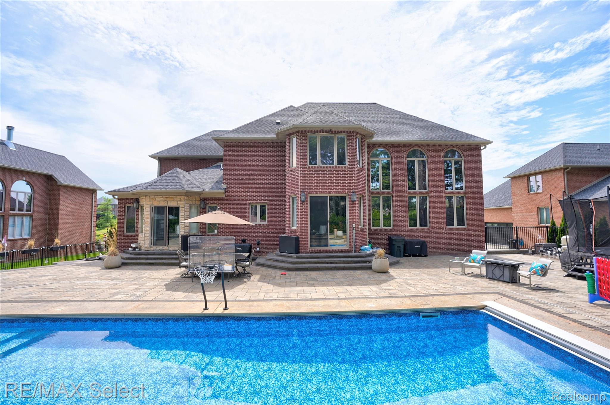 3334 Creekview Drive