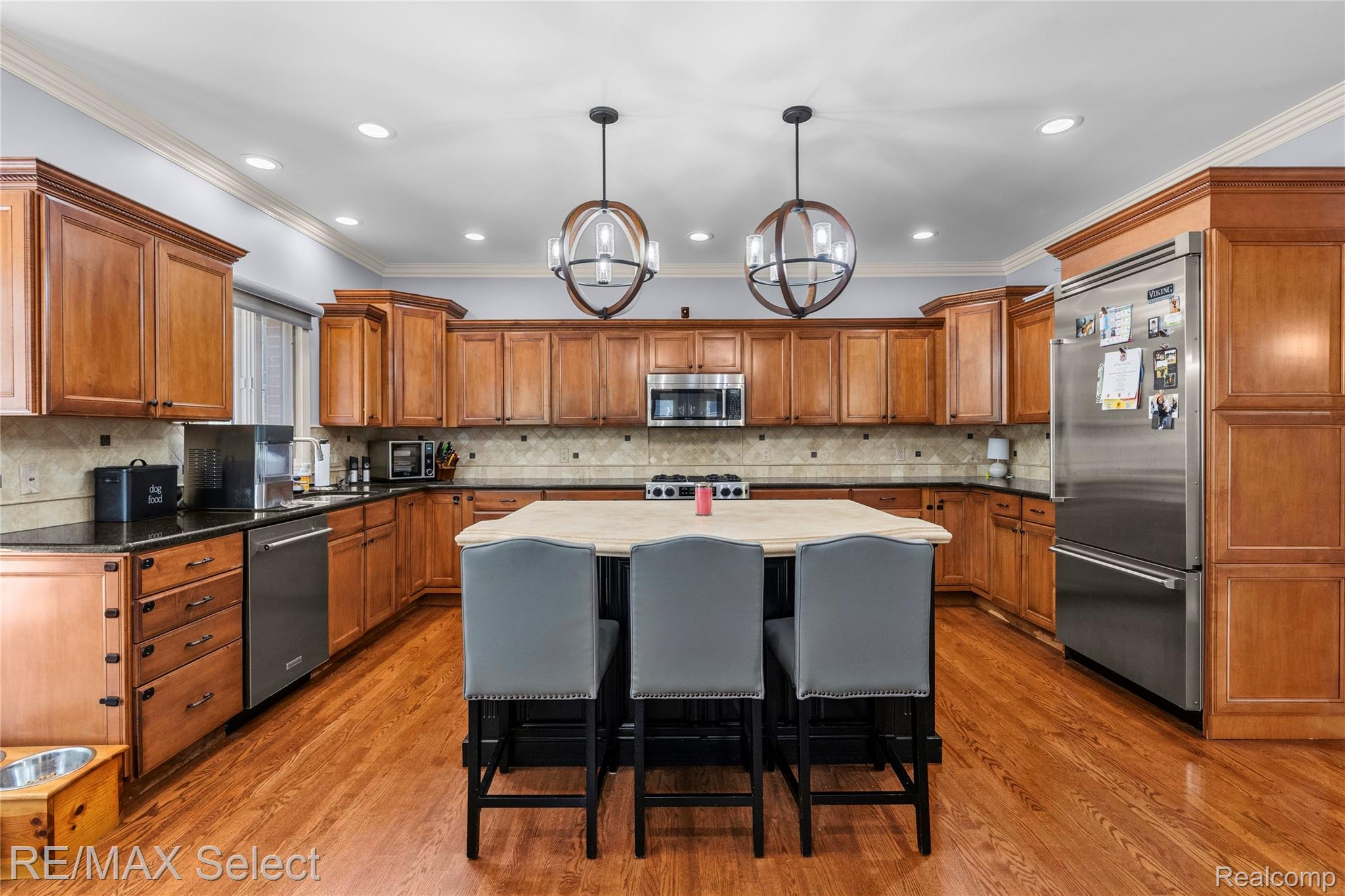3334 Creekview Drive
