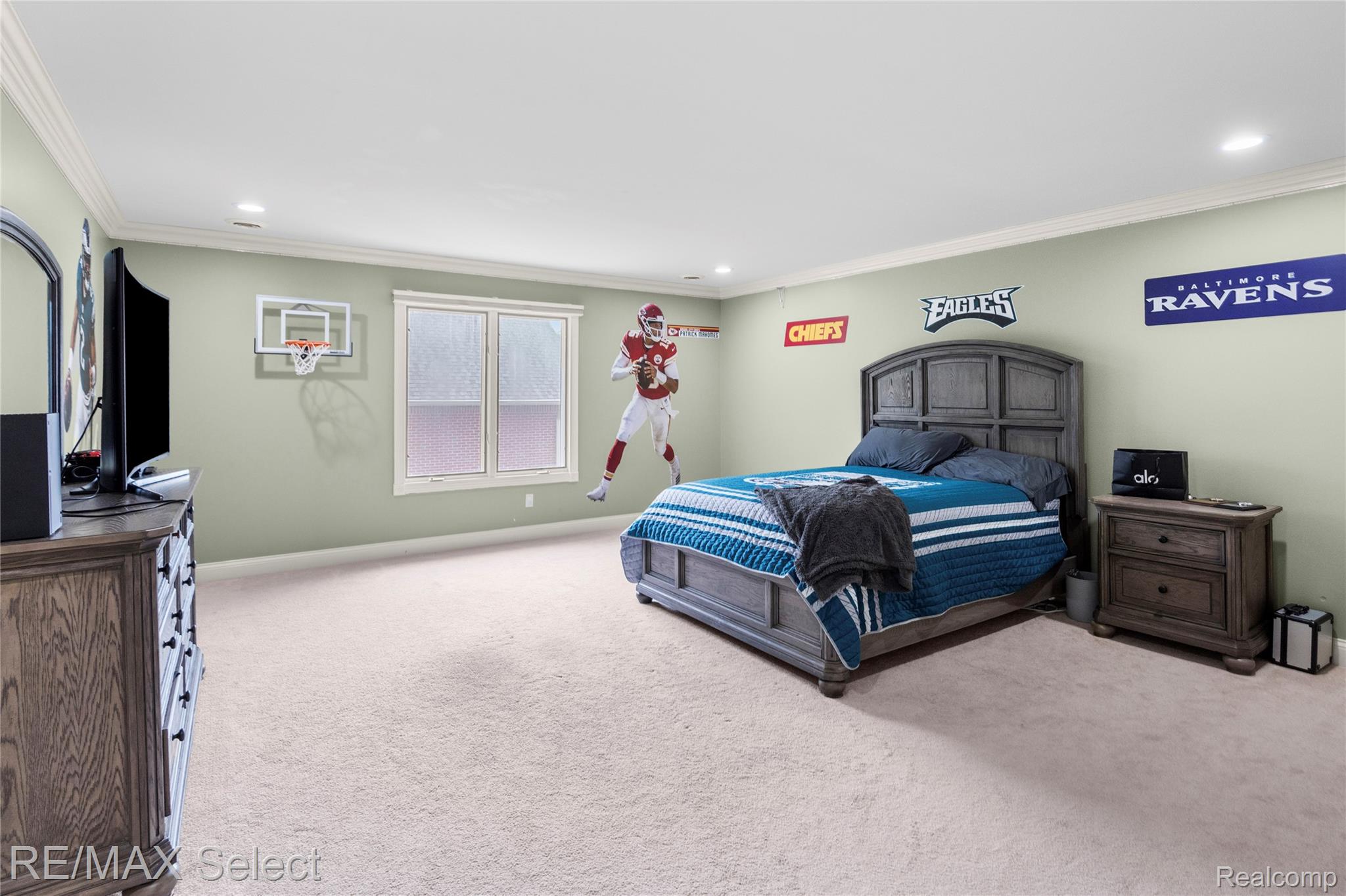 3334 Creekview Drive