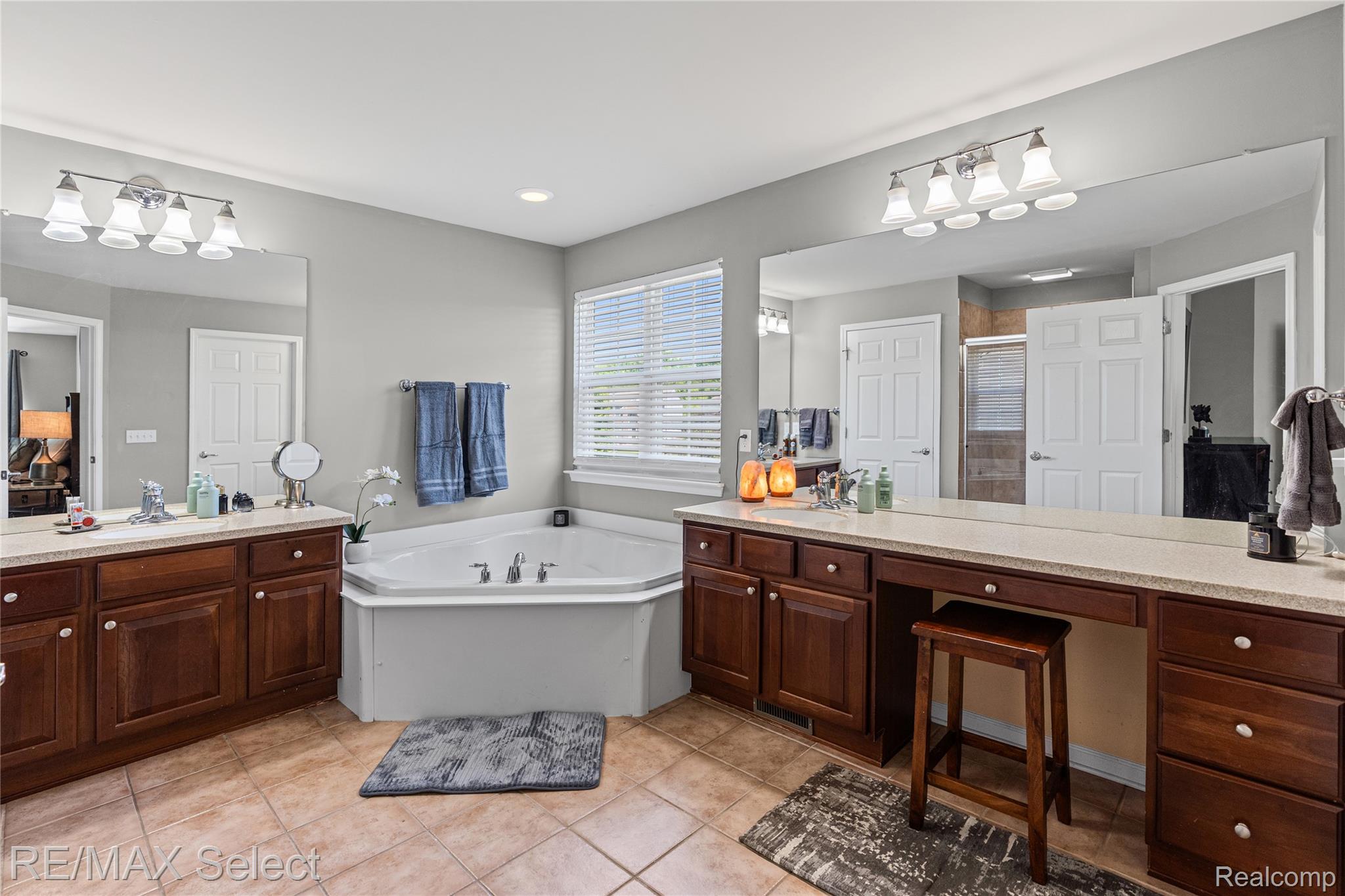 6288 Opal Lane