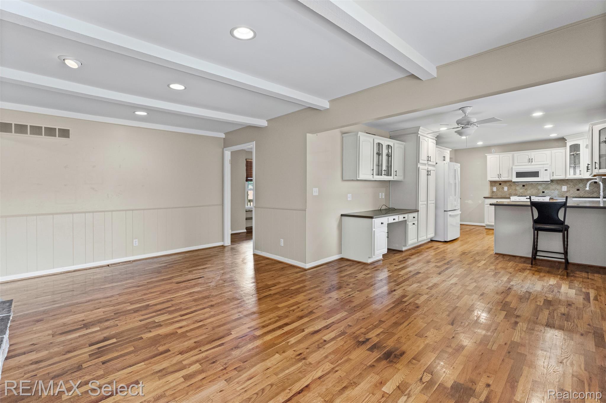 9394 Seymour Road