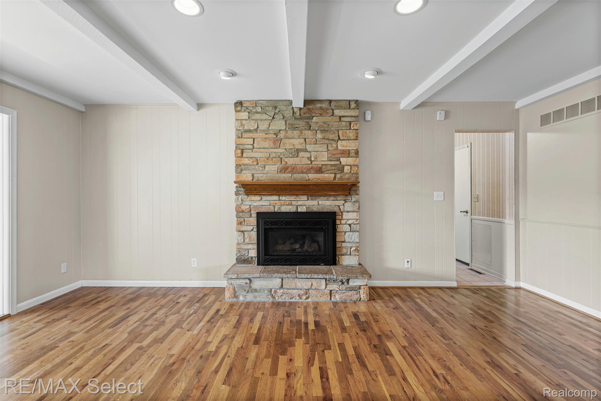 9394 Seymour Road