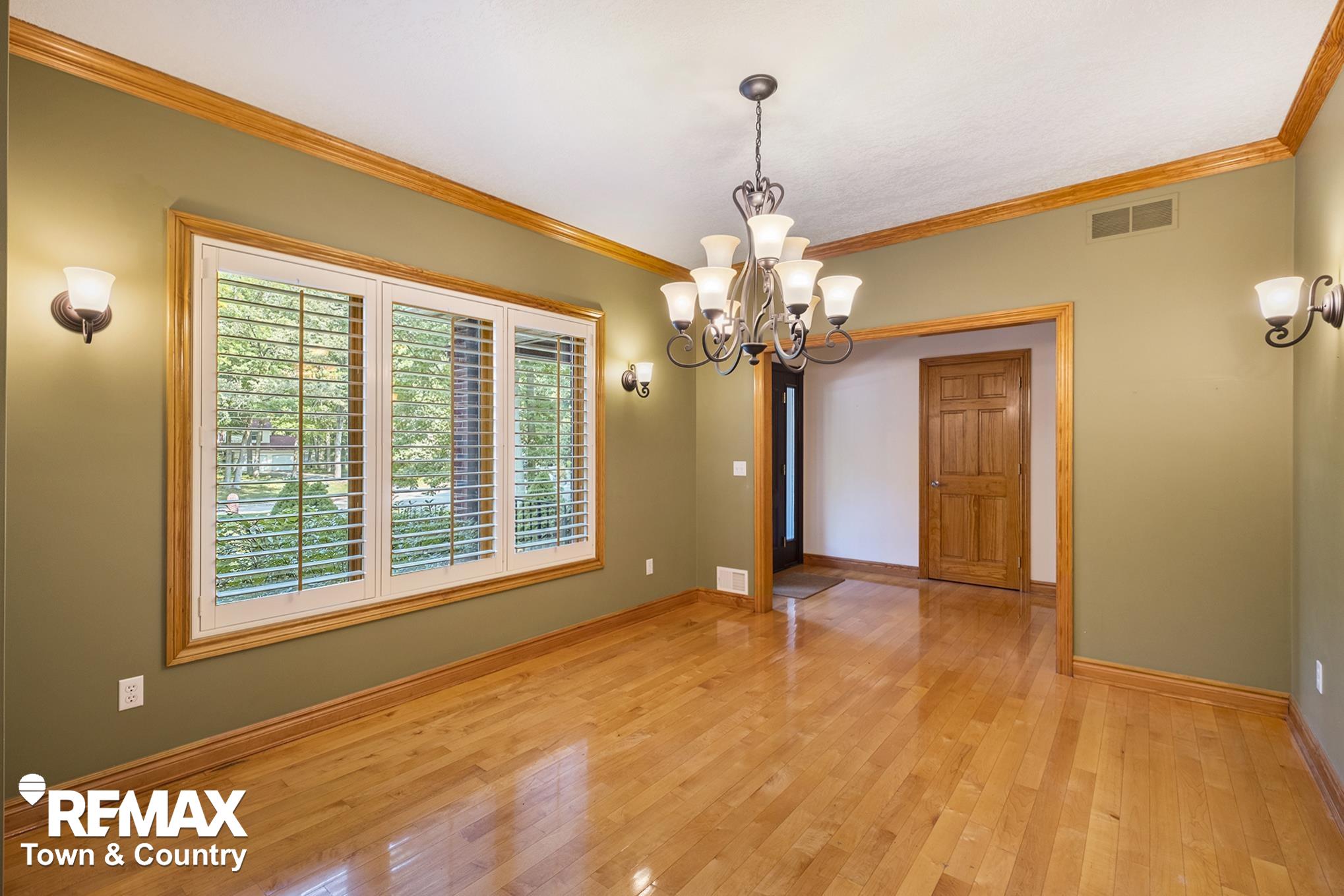 7495 Falling Leaf Court