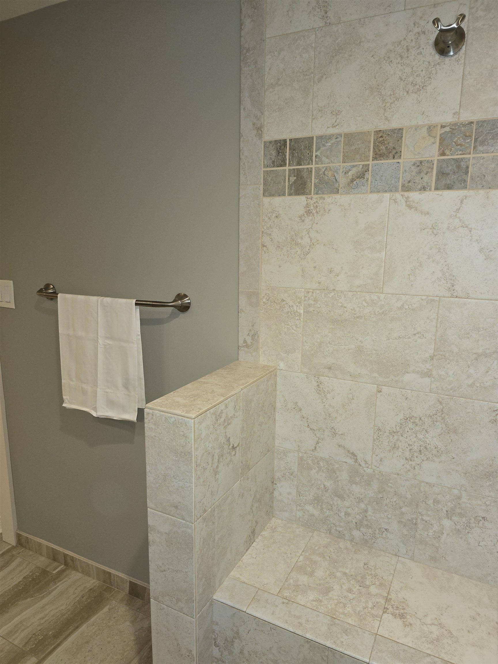 475 Front St Unit: 220