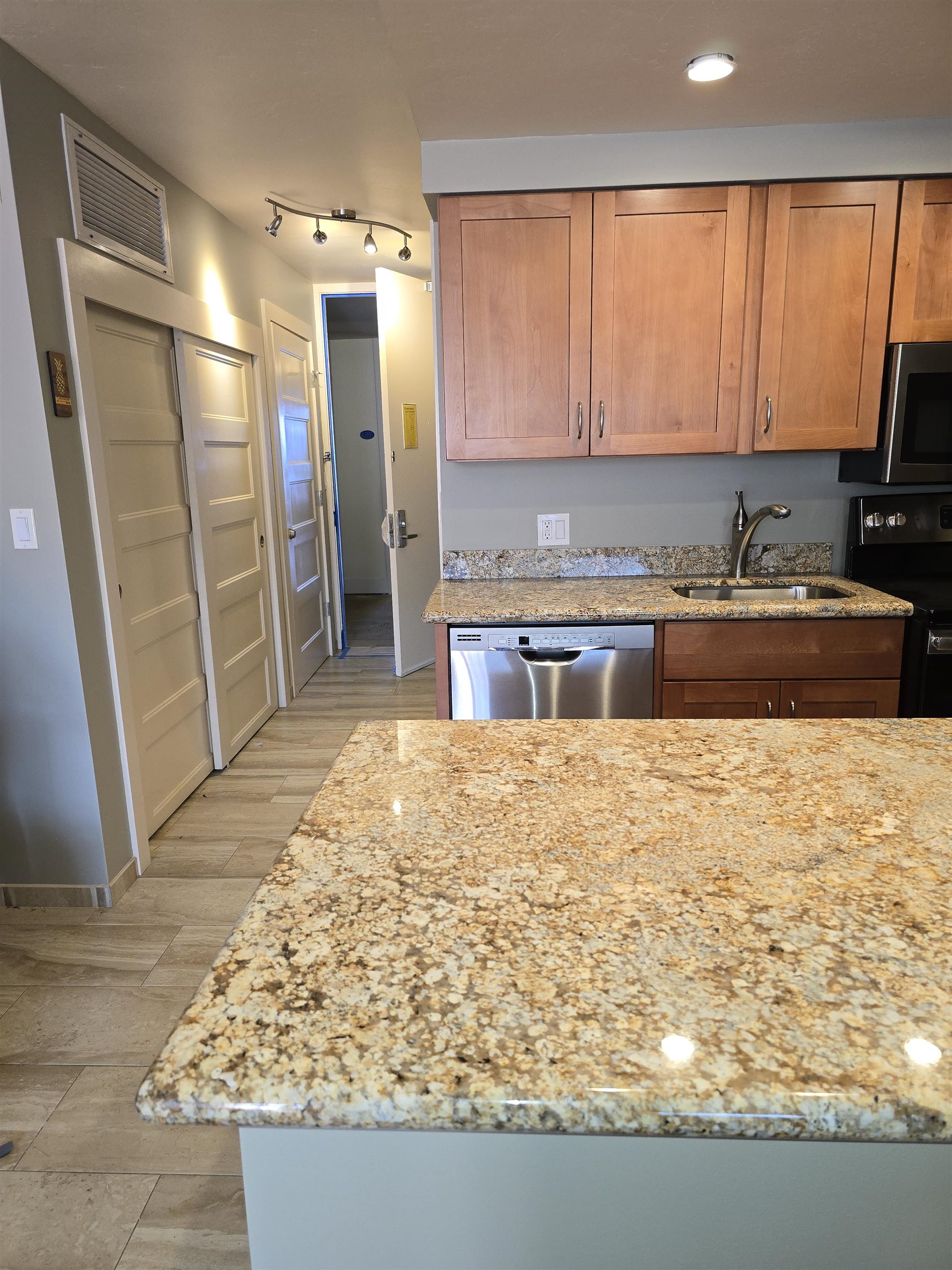 475 Front St Unit: 220