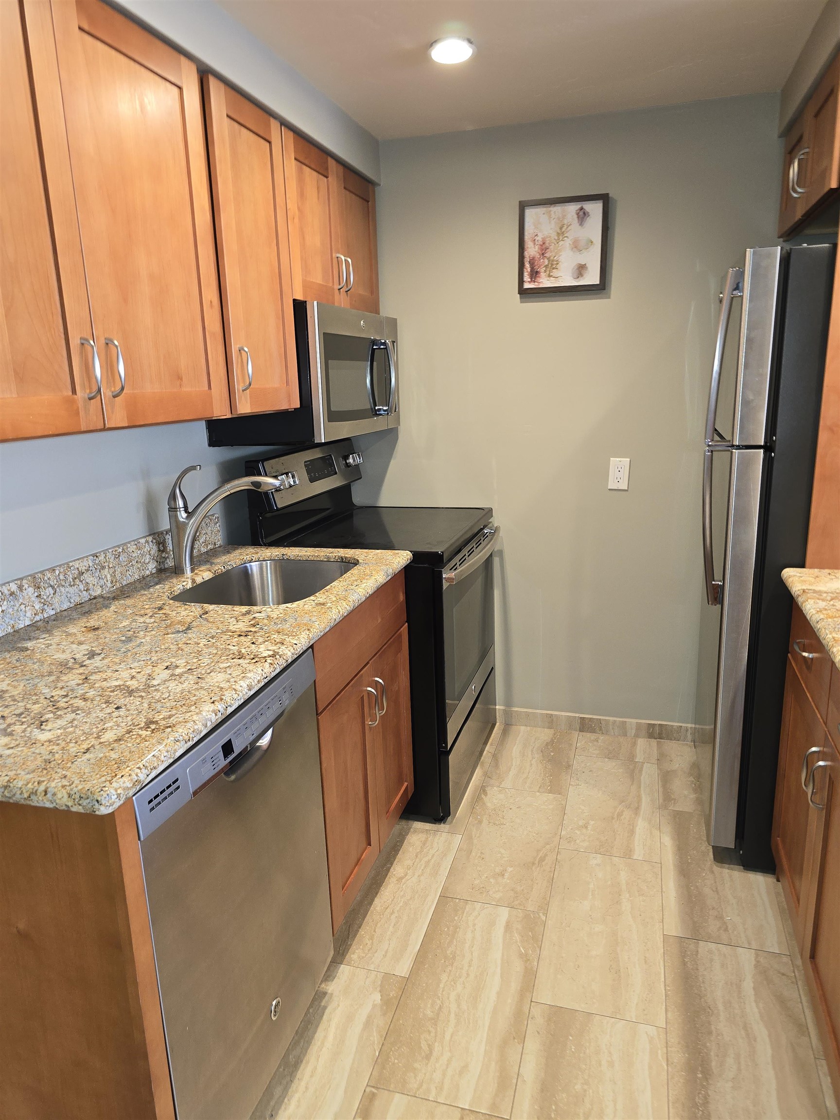 475 Front St Unit: 220