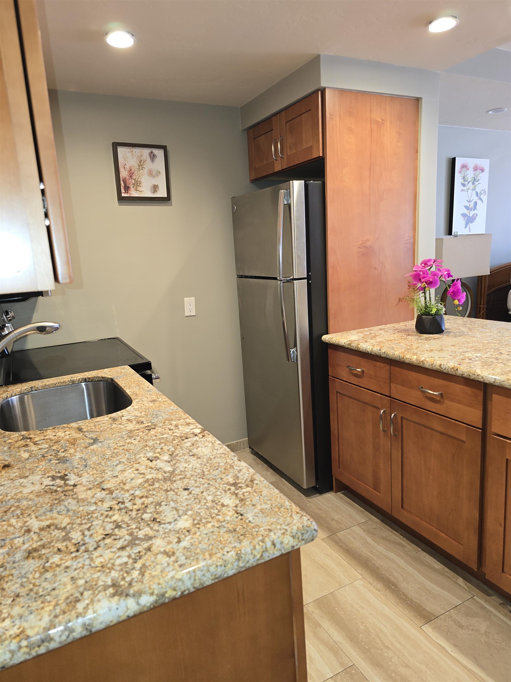 475 Front St Unit: 220