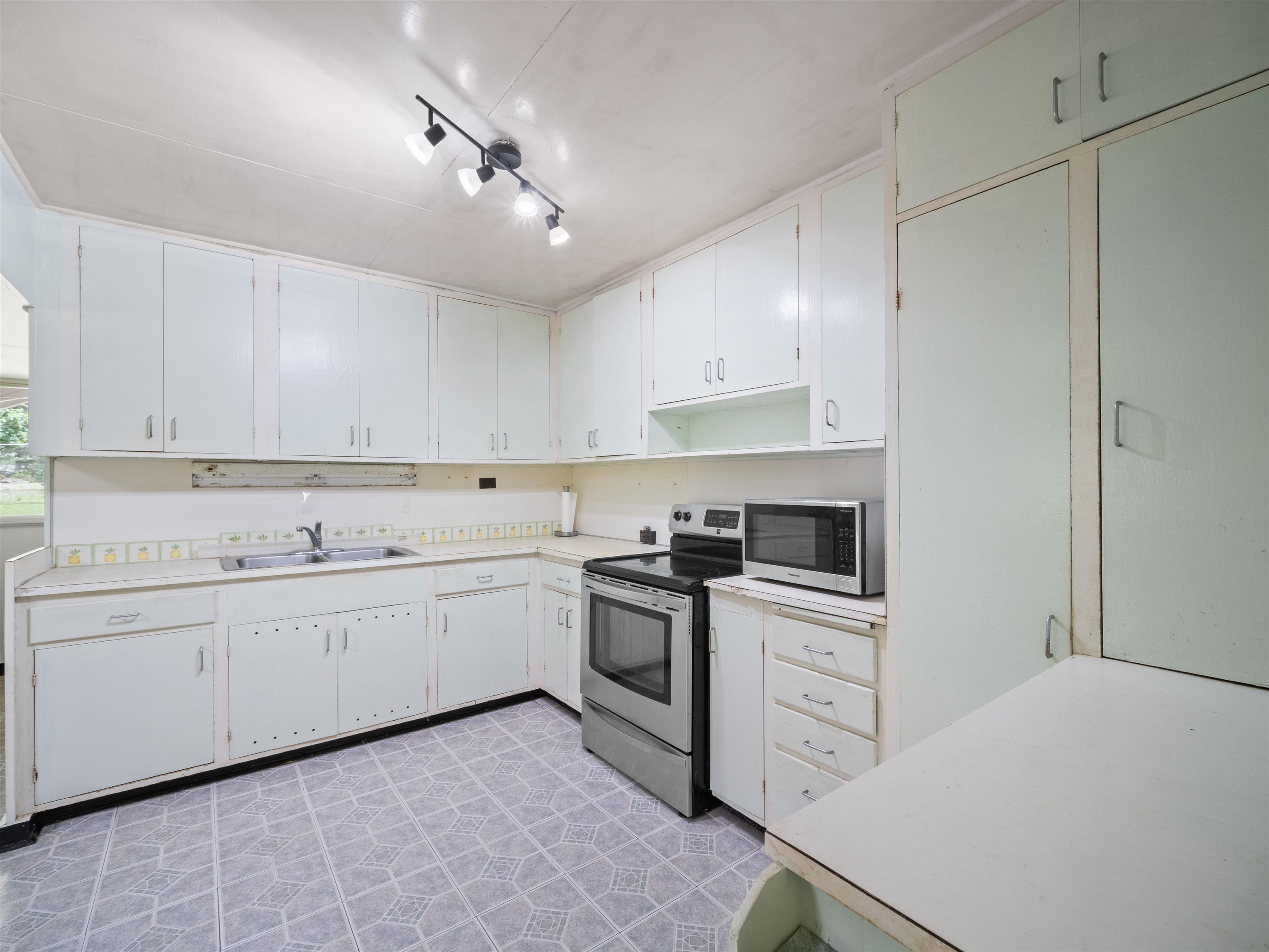 437 Hau Dr