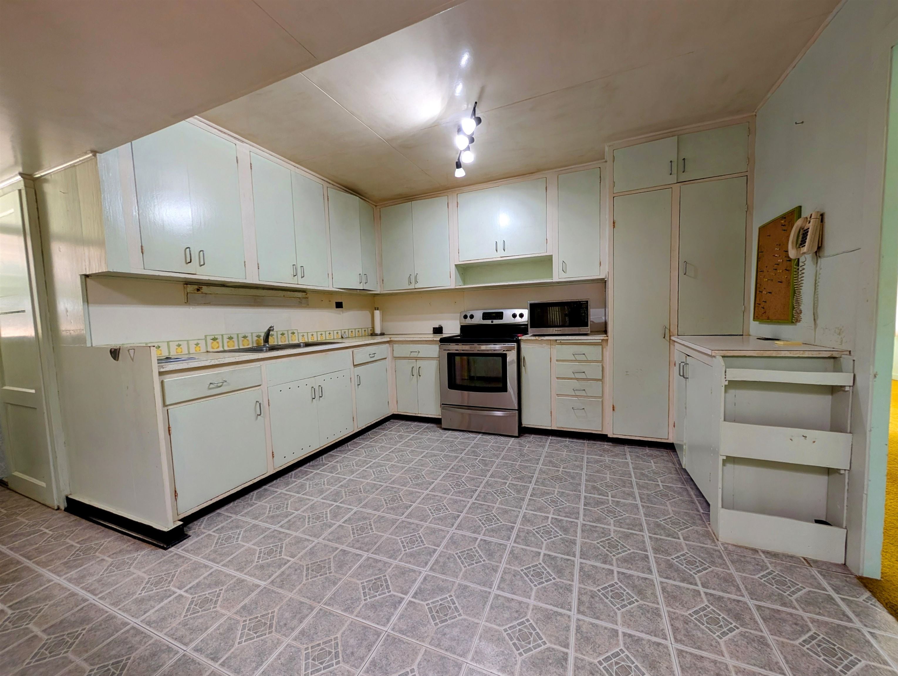 437 Hau Dr