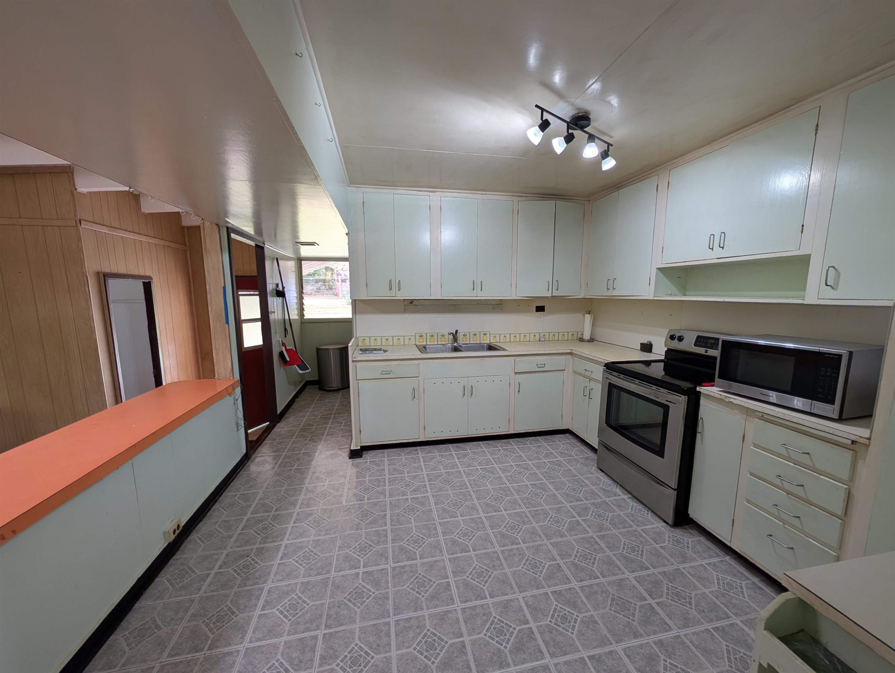 437 Hau Dr