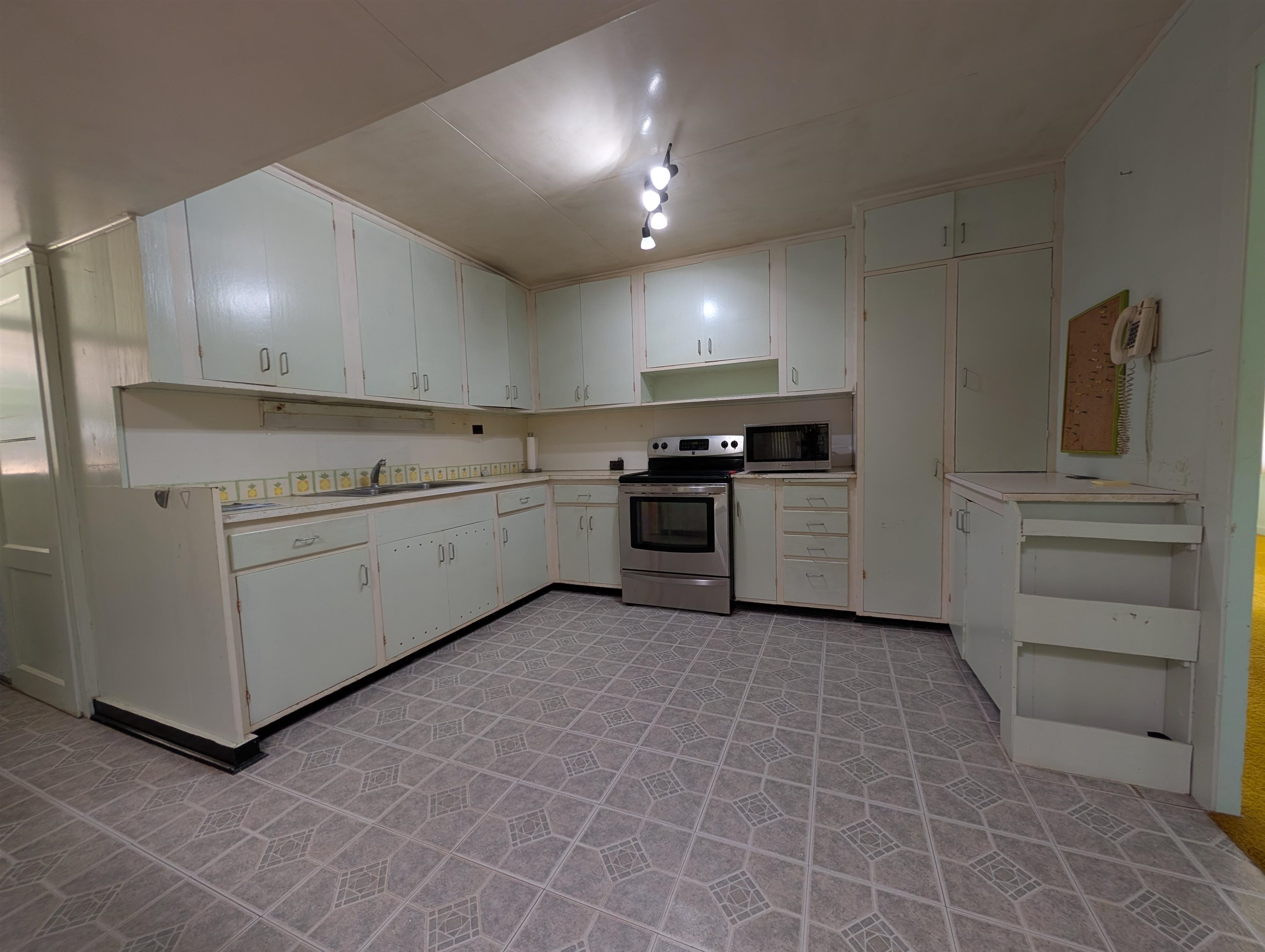 437 Hau Dr