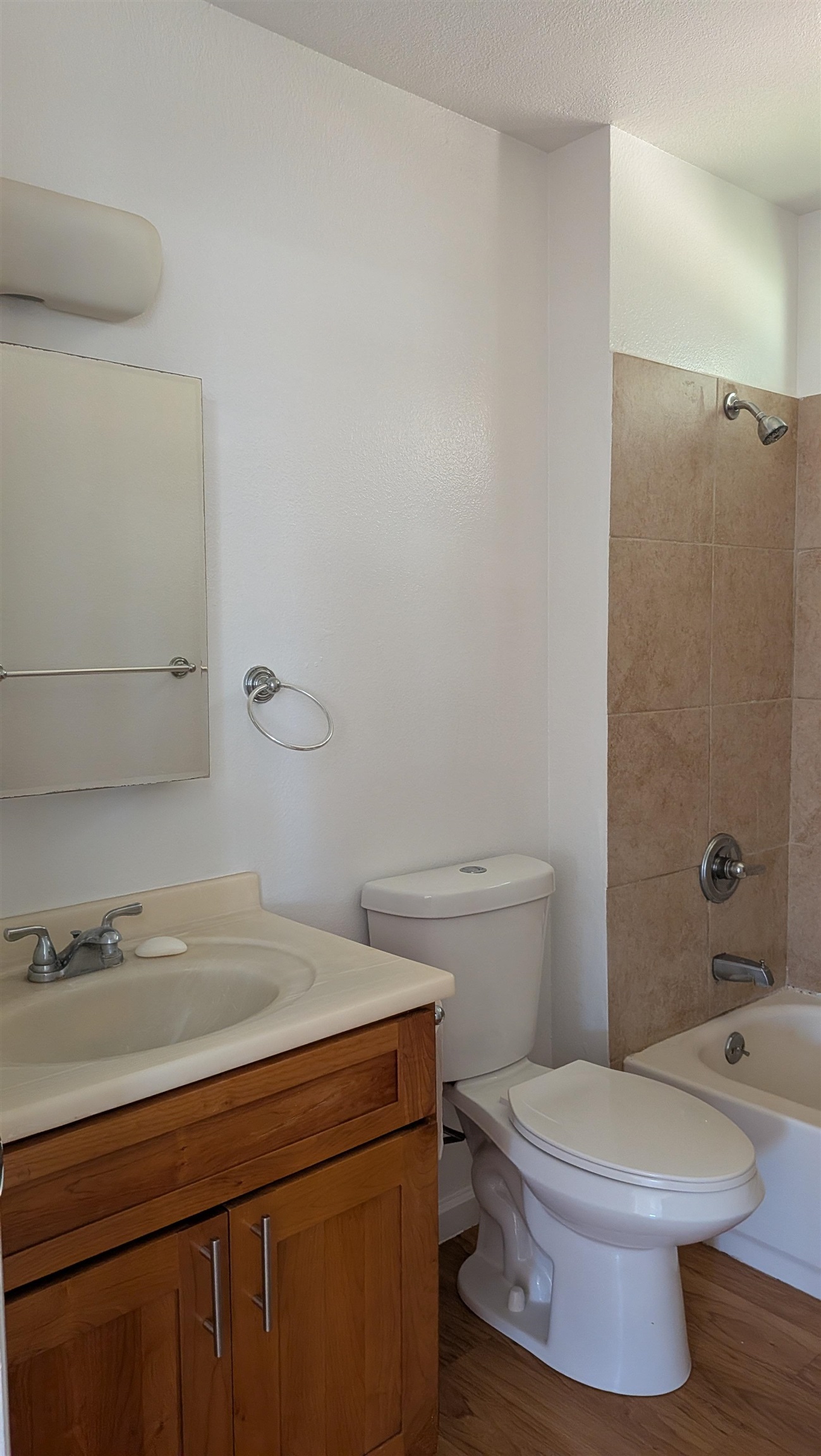 615 GAY St Unit: B 204