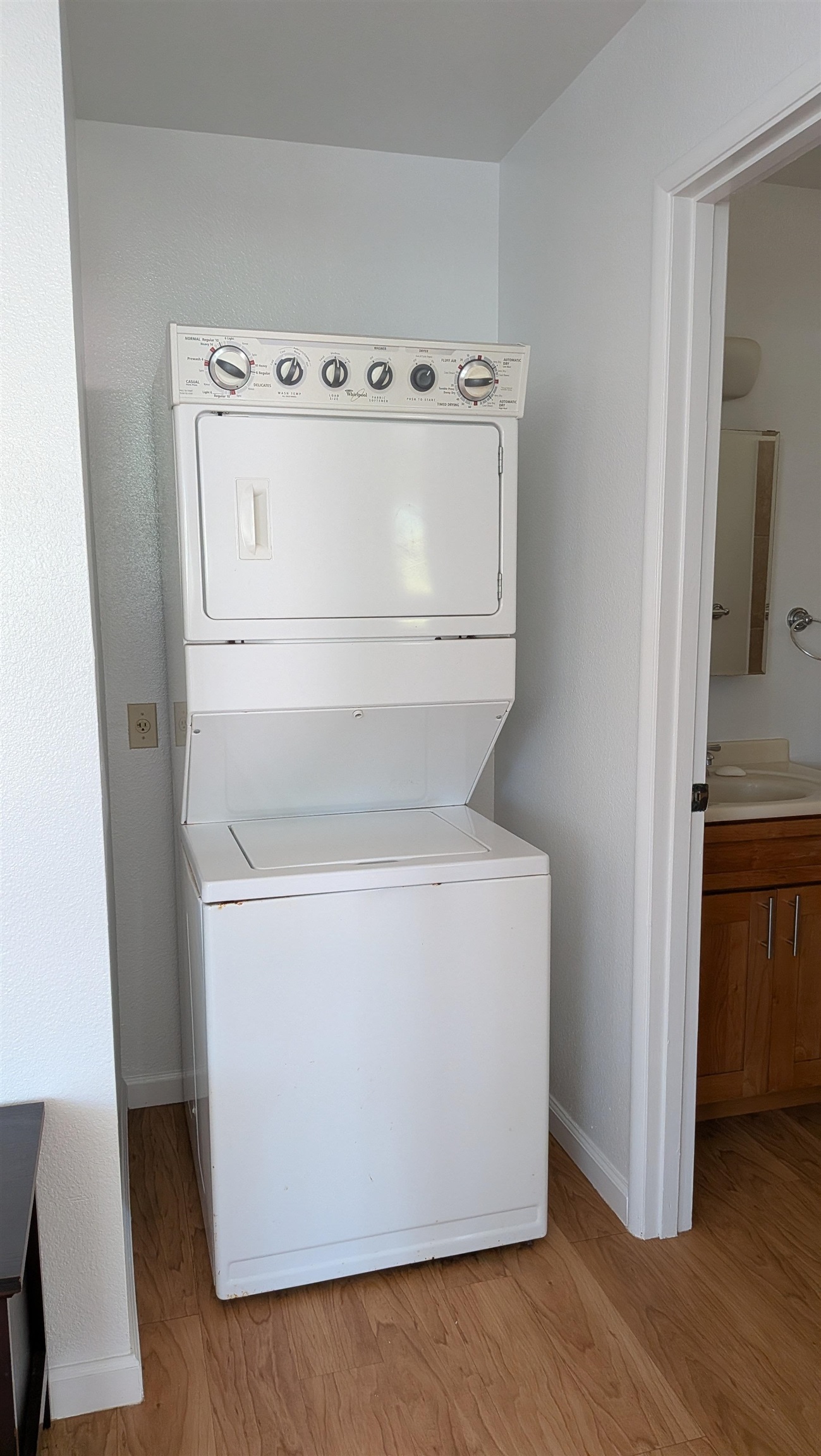 615 GAY St Unit: B 204