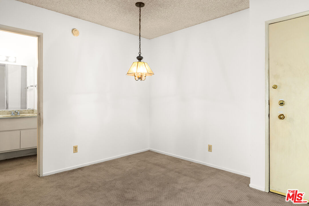 5460 White Oak Ave Unit: D201