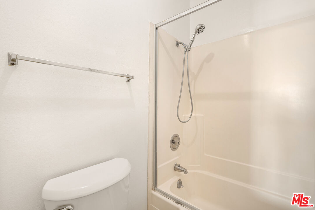 5460 White Oak Ave Unit: D201