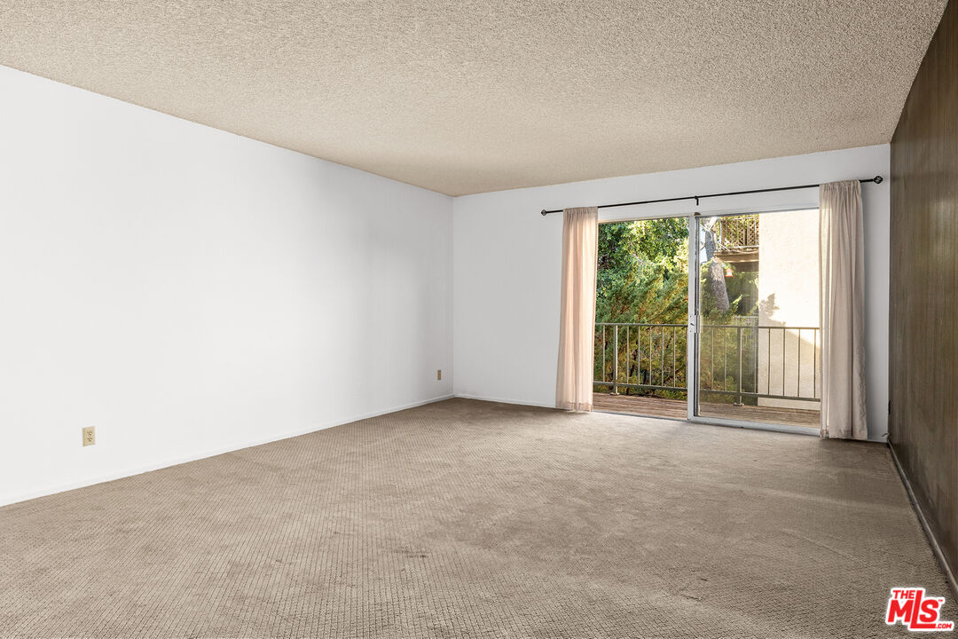 5460 White Oak Ave Unit: D201