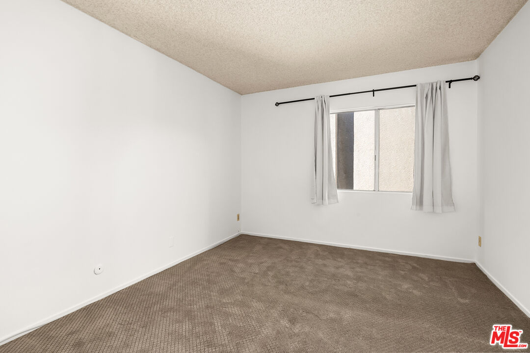 5460 White Oak Ave Unit: D201