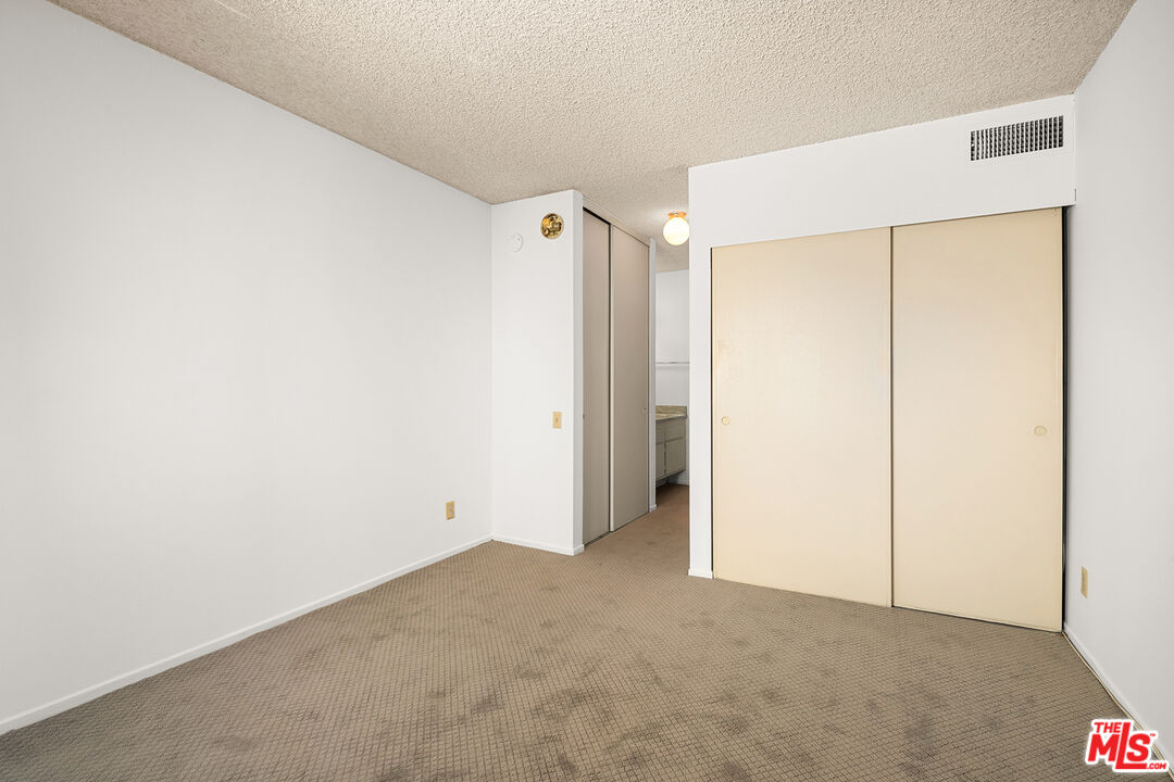 5460 White Oak Ave Unit: D201