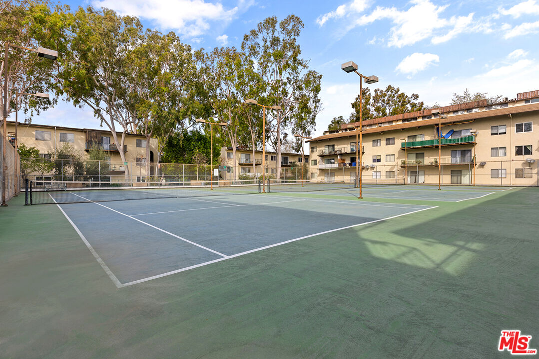 5460 White Oak Ave Unit: D201