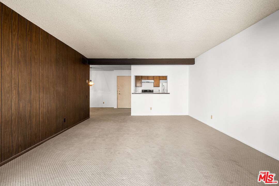 5460 White Oak Ave Unit: D201